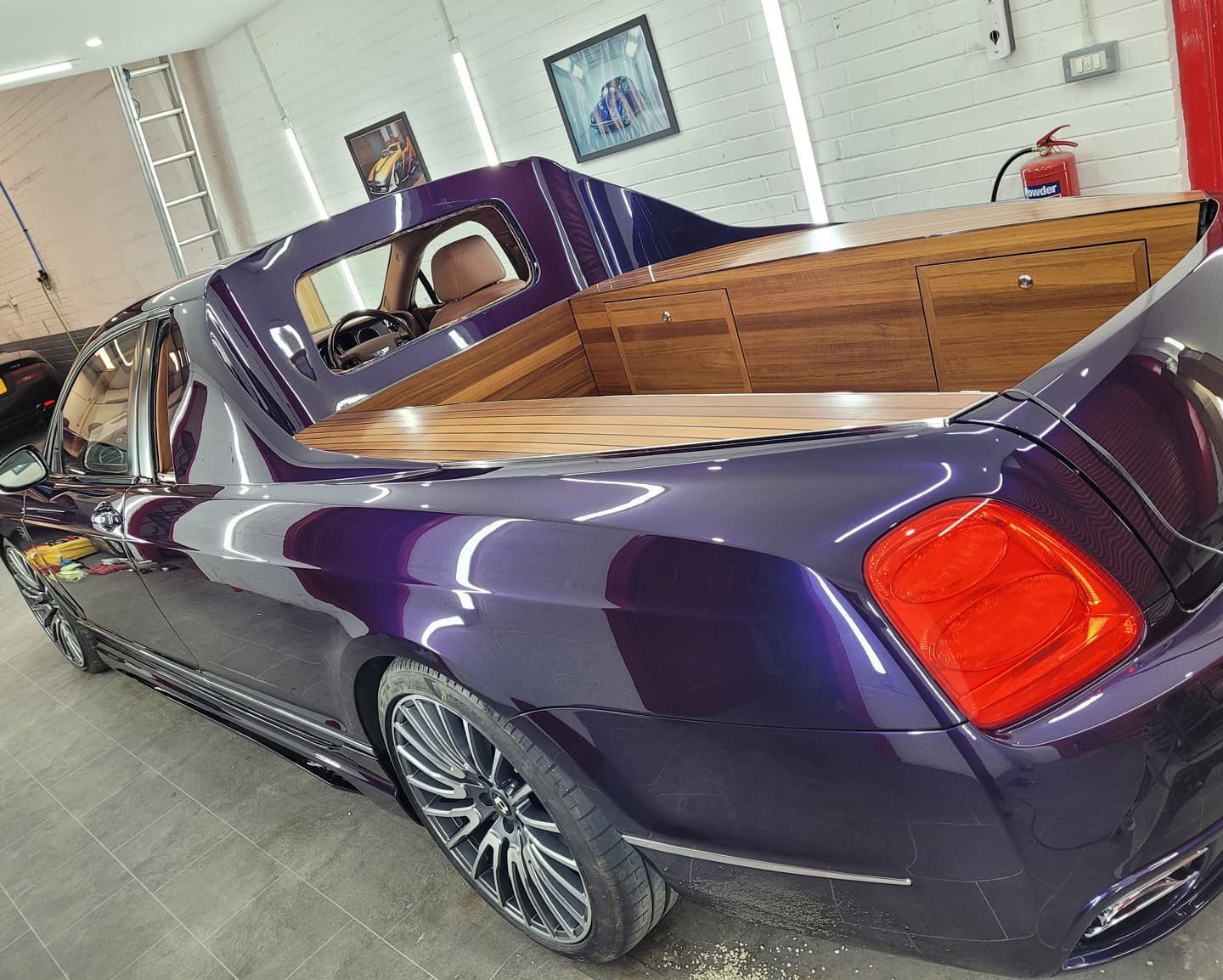 UM BENTLEY FLYING SPUR BEM DIFERENTE DO HABITUAL, foto 4