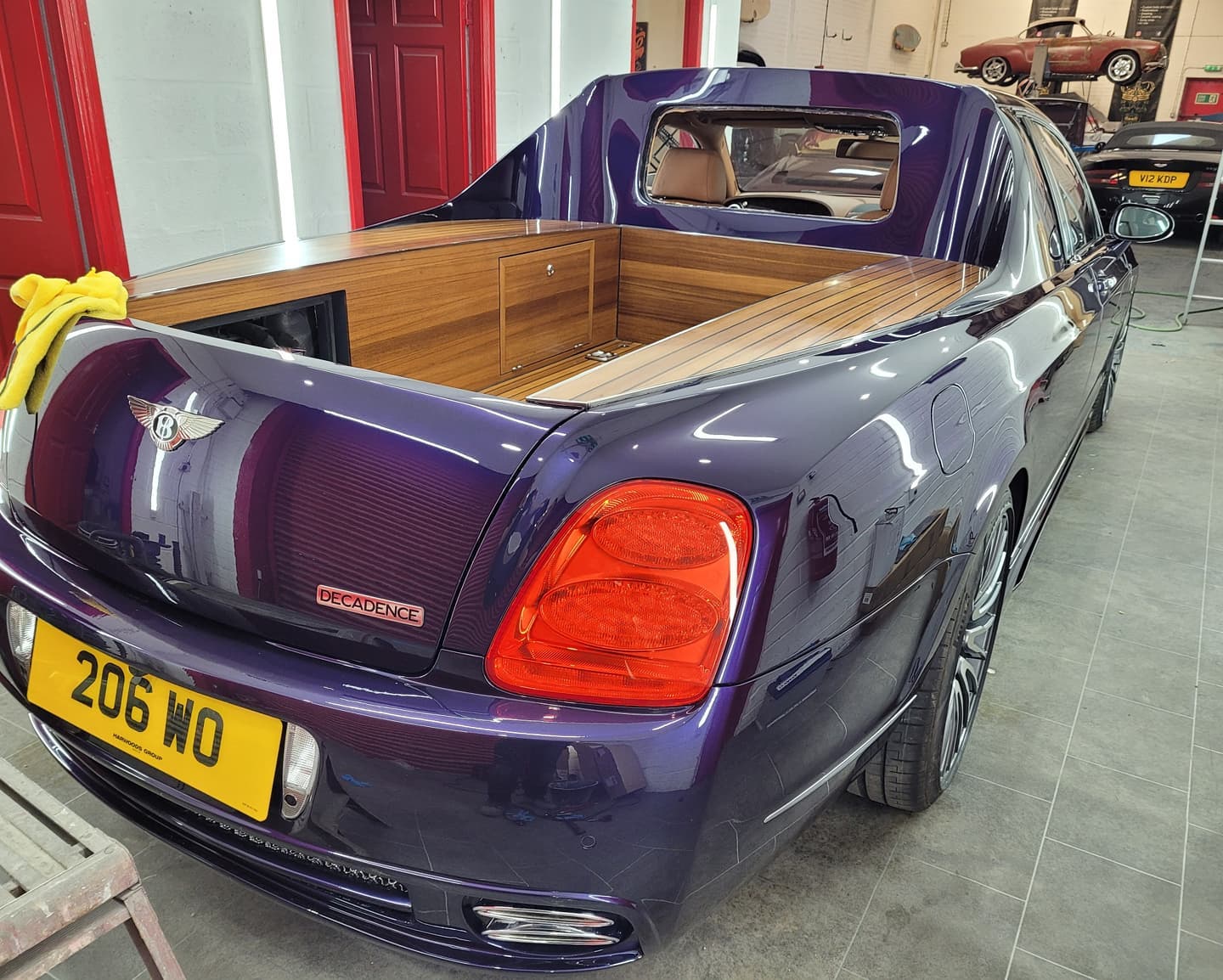 UM BENTLEY FLYING SPUR BEM DIFERENTE DO HABITUAL, foto 6