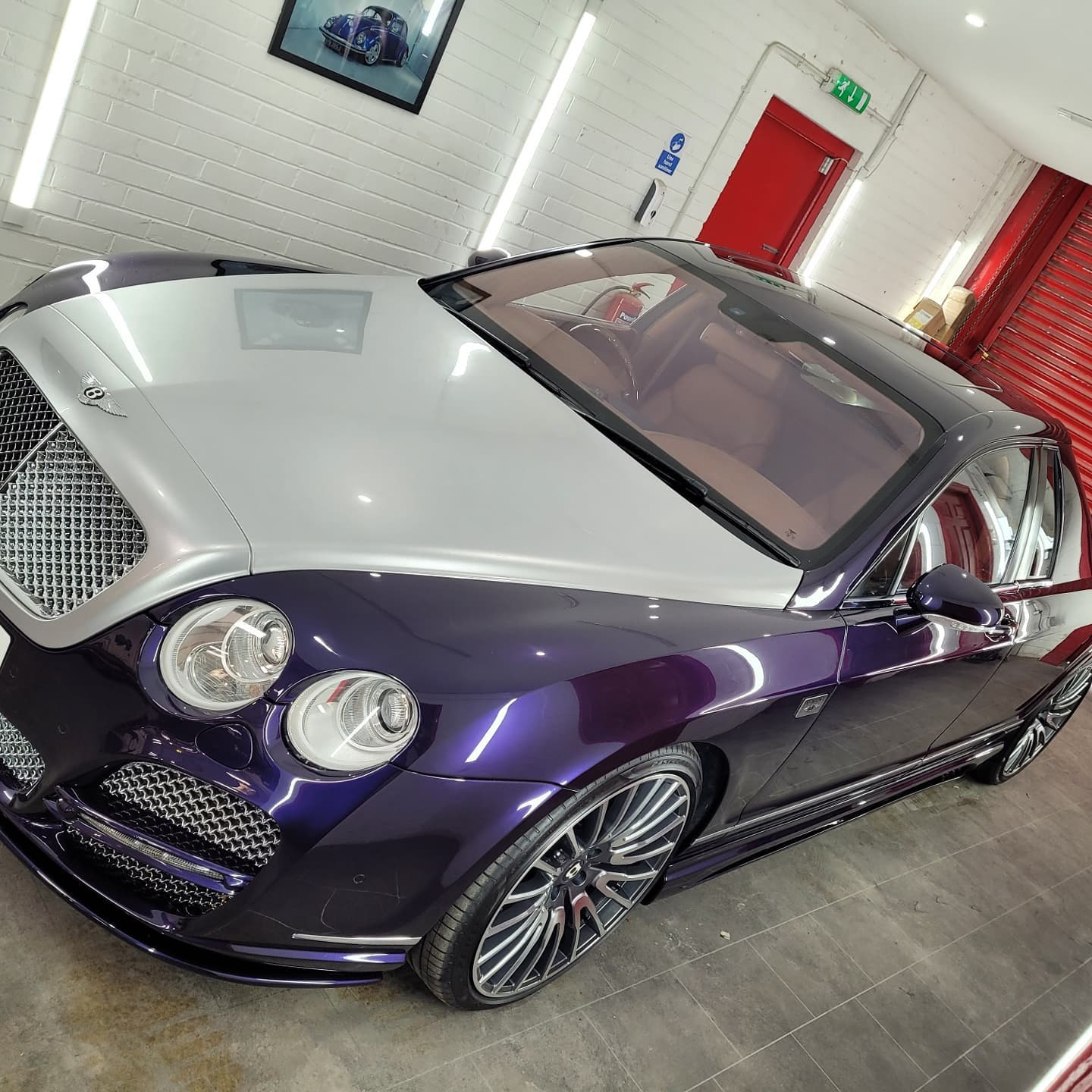 UM BENTLEY FLYING SPUR BEM DIFERENTE DO HABITUAL, foto 8
