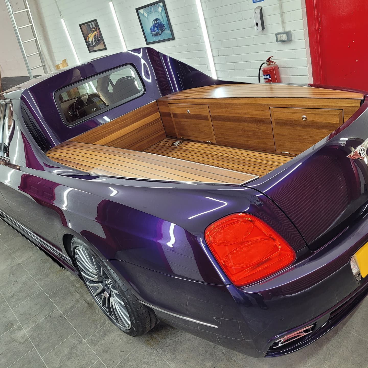 UM BENTLEY FLYING SPUR BEM DIFERENTE DO HABITUAL, foto 9