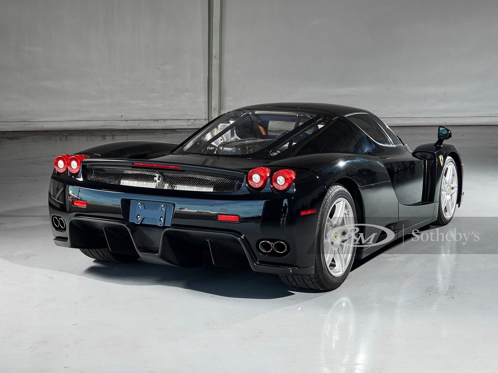 UM BELO EXEMPLAR PRETO DO FERRARI ENZO SERÁ LEILOADO EM MONTEREY, foto 2