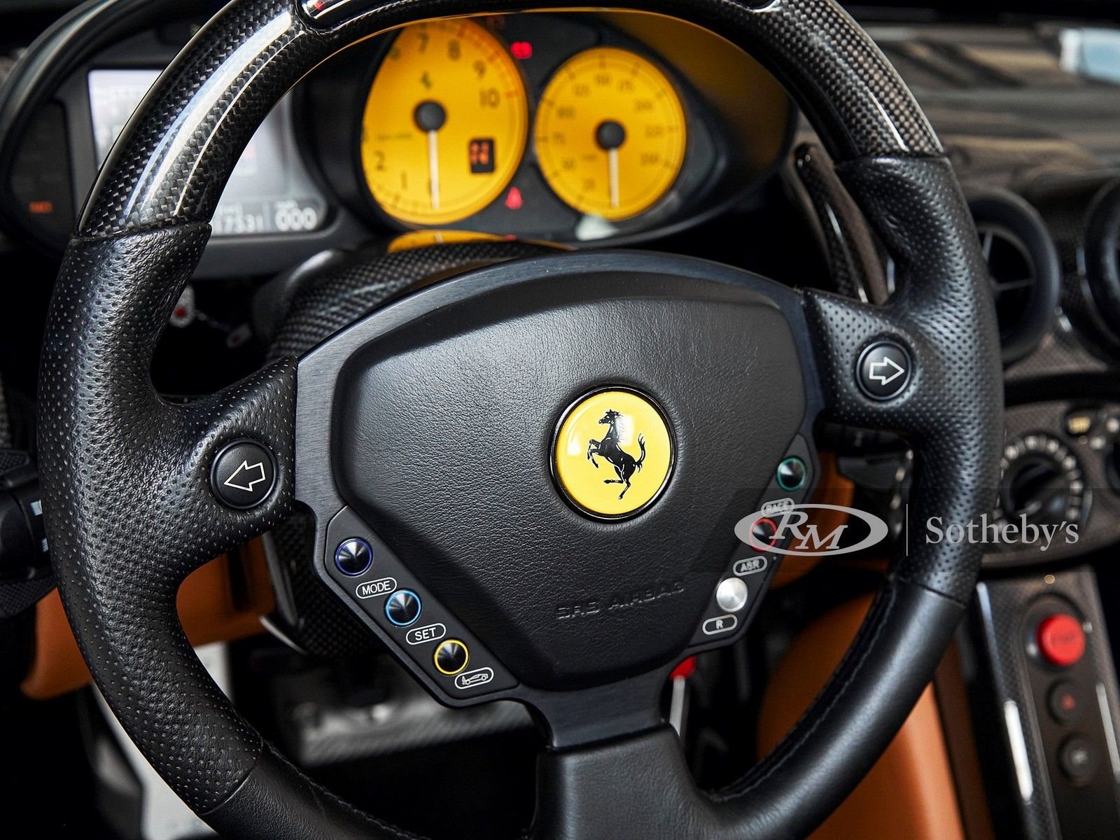 UM BELO EXEMPLAR PRETO DO FERRARI ENZO SERÁ LEILOADO EM MONTEREY, foto 12