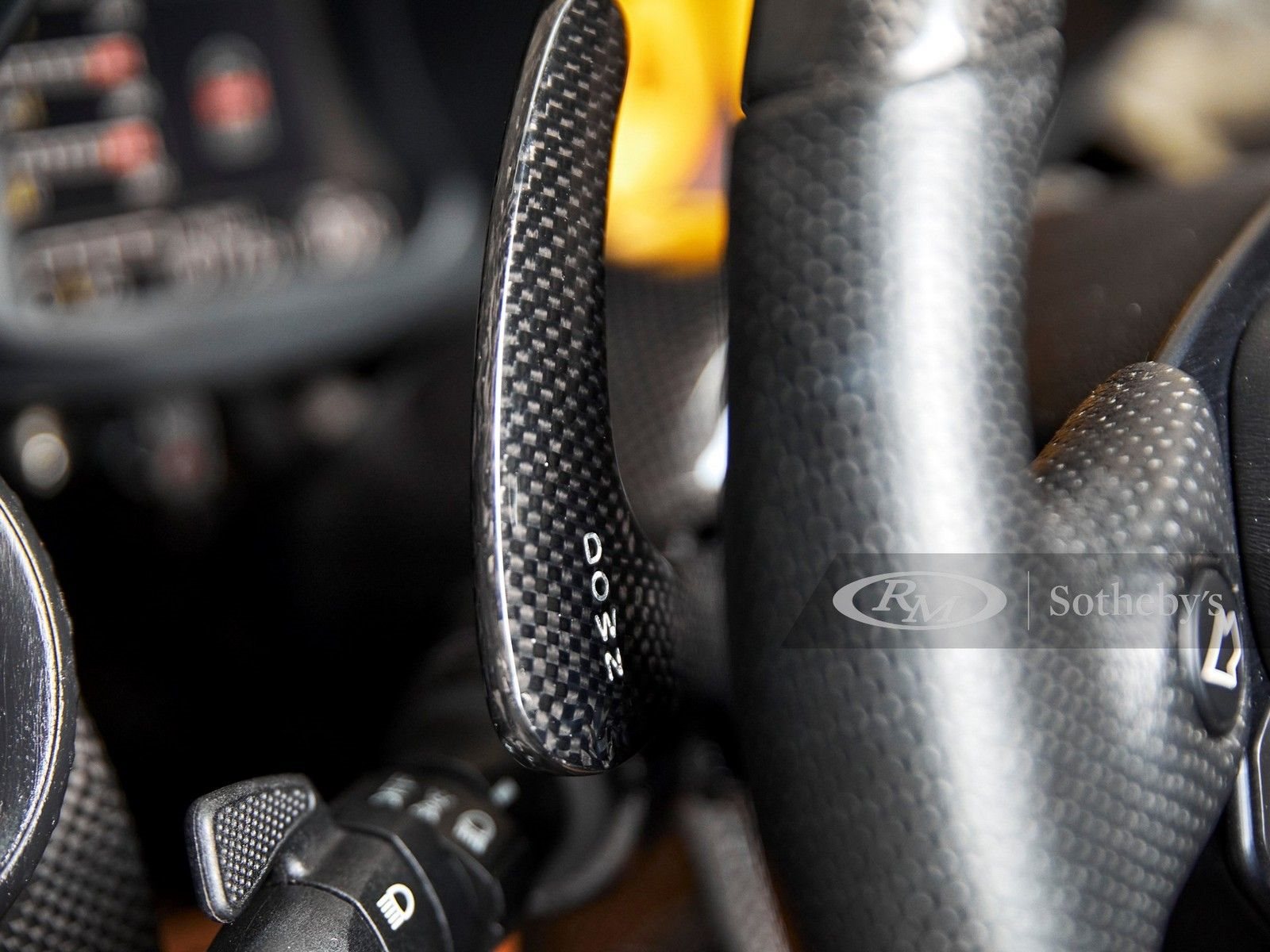 UM BELO EXEMPLAR PRETO DO FERRARI ENZO SERÁ LEILOADO EM MONTEREY, foto 18