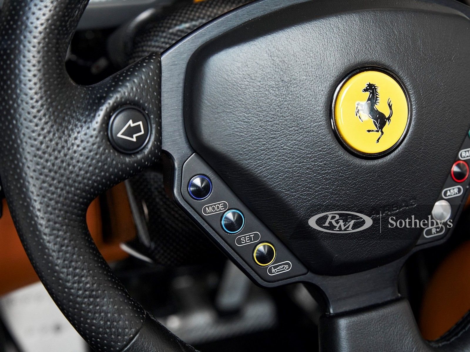 UM BELO EXEMPLAR PRETO DO FERRARI ENZO SERÁ LEILOADO EM MONTEREY, foto 19