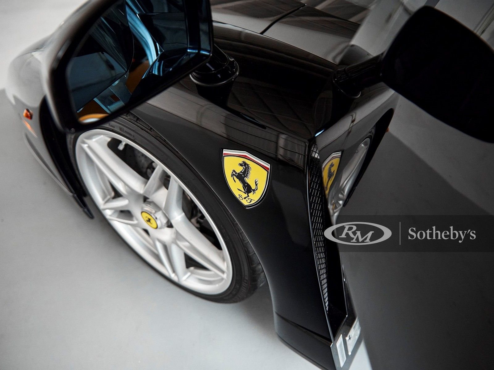 UM BELO EXEMPLAR PRETO DO FERRARI ENZO SERÁ LEILOADO EM MONTEREY, foto 30