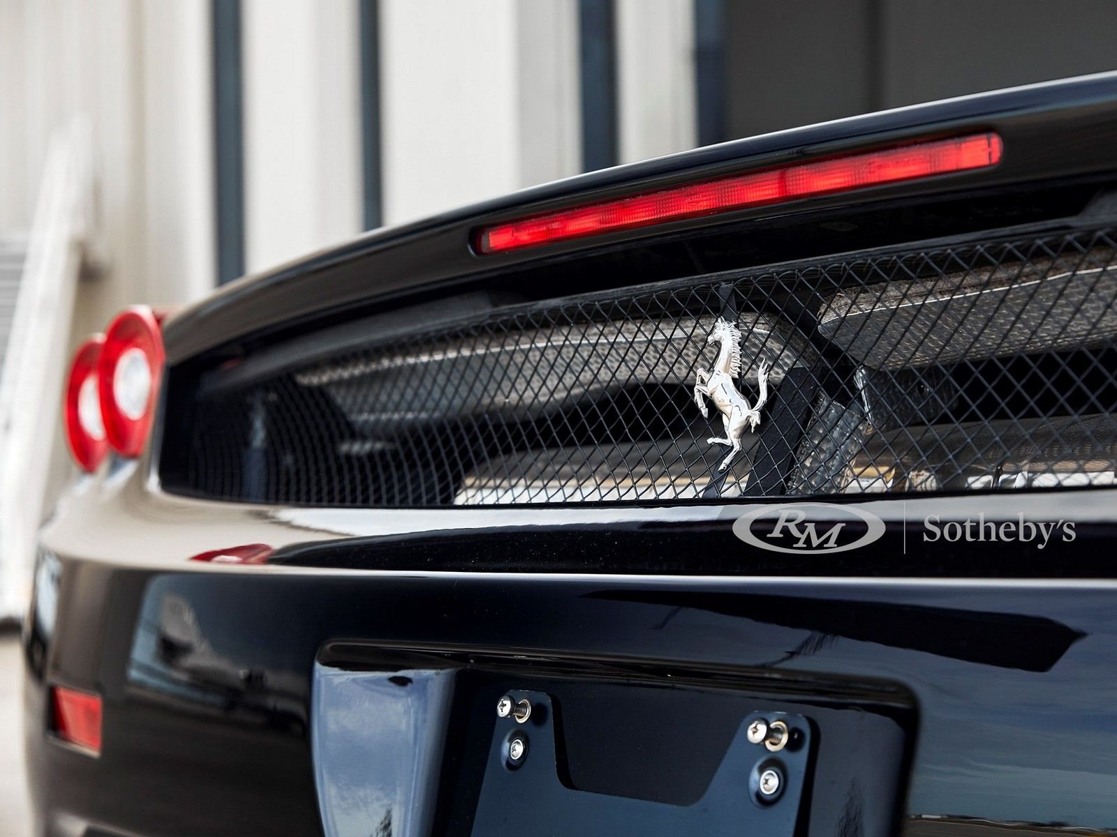 UM BELO EXEMPLAR PRETO DO FERRARI ENZO SERÁ LEILOADO EM MONTEREY, foto 33