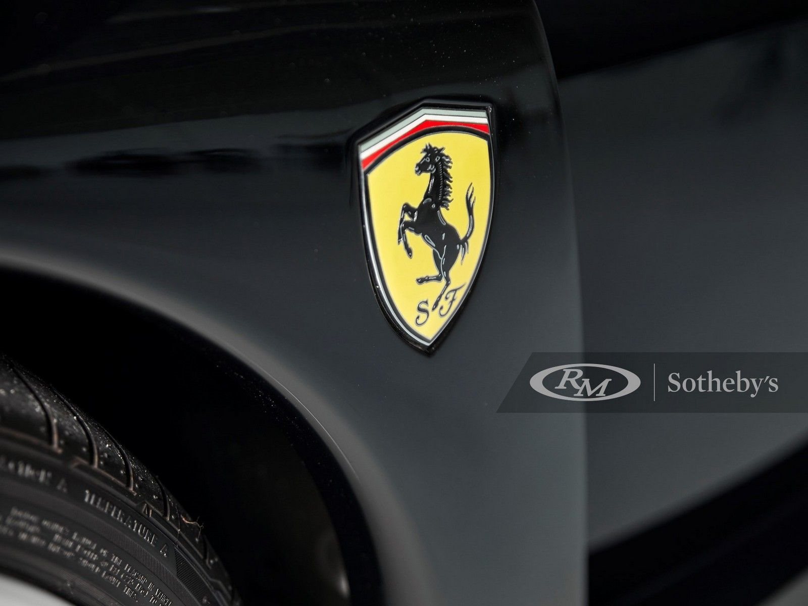 UM BELO EXEMPLAR PRETO DO FERRARI ENZO SERÁ LEILOADO EM MONTEREY, foto 36