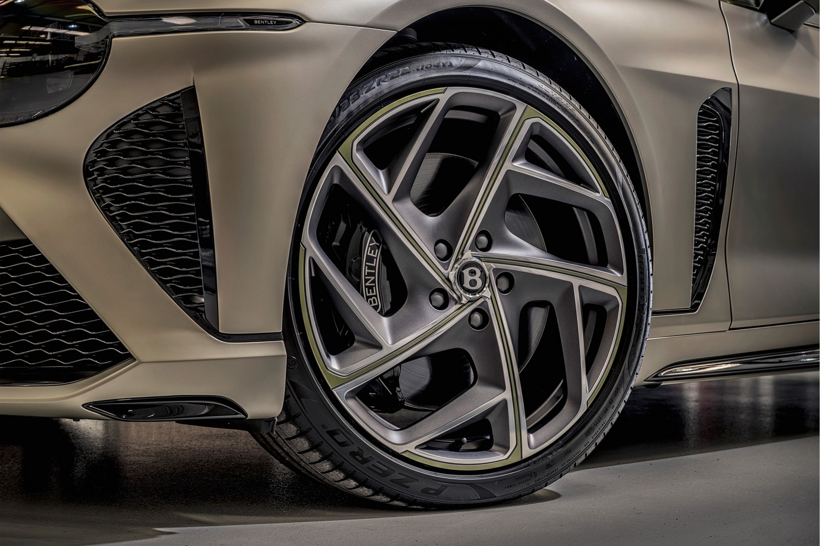 PRIMEIRO BENTLEY MULLINER BACALAR ACABA DE SAIR DA LINHA DE PRODUÇÃO, foto 4
