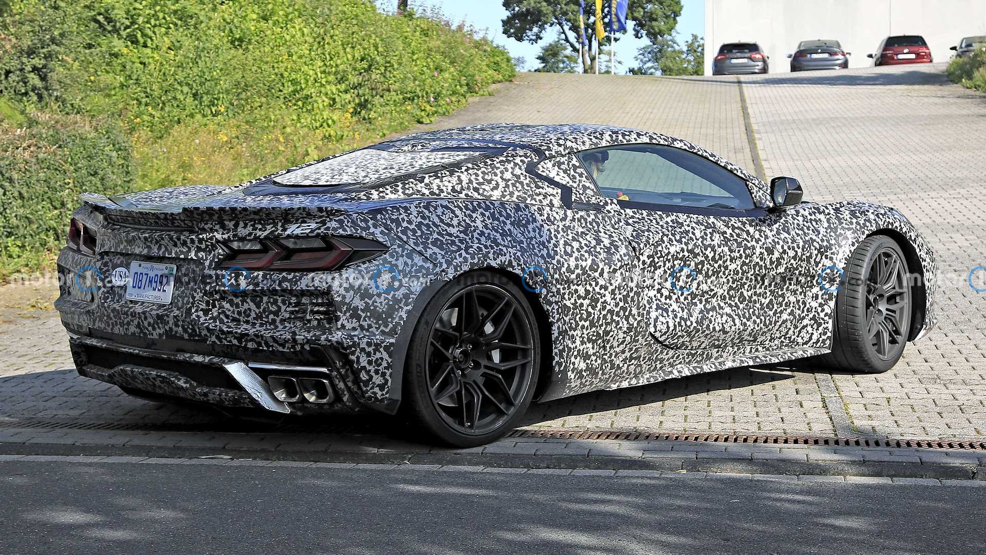 NOVO CHEVROLET CORVETTE E-RAY PERDE CAMUFLAGEM NAS PROXIMIDADES DE NÜRBURGRING, foto 7