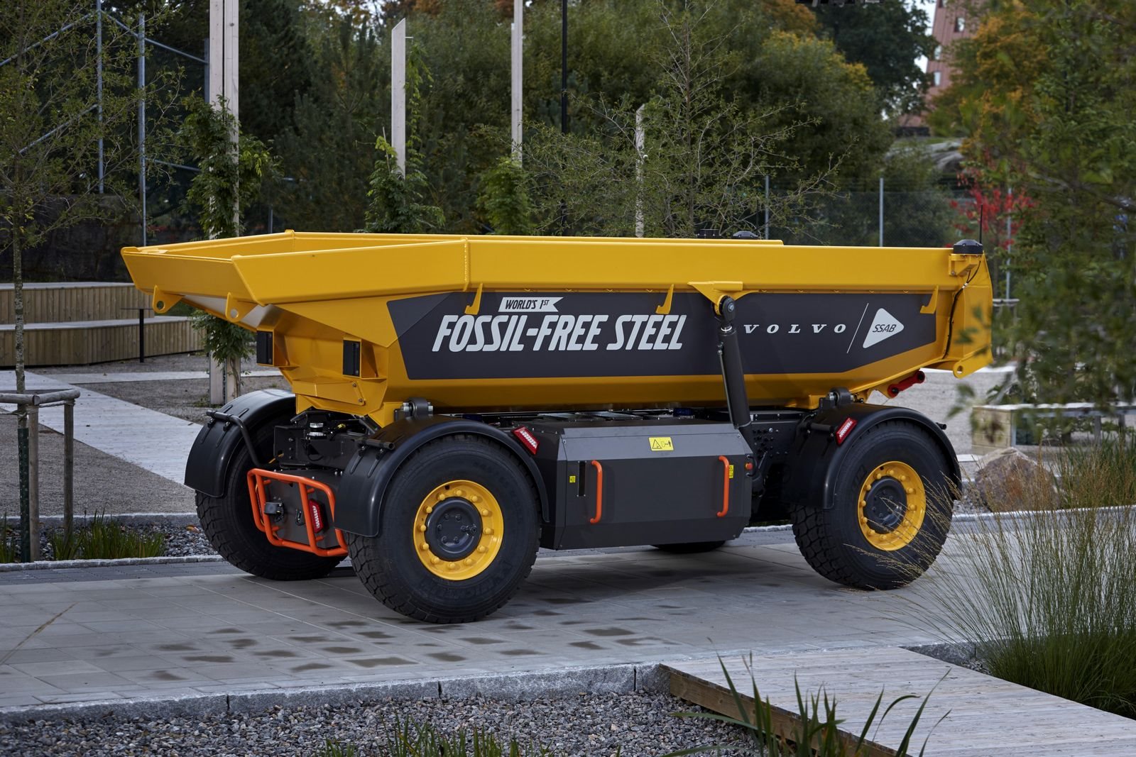 VOLVO LANÇA PRIMEIRO VEÍCULO DO MUNDO DE AÇO PRODUZIDO SEM USO DE ENERGIA DE ORIGEM FÓSSIL, foto 1