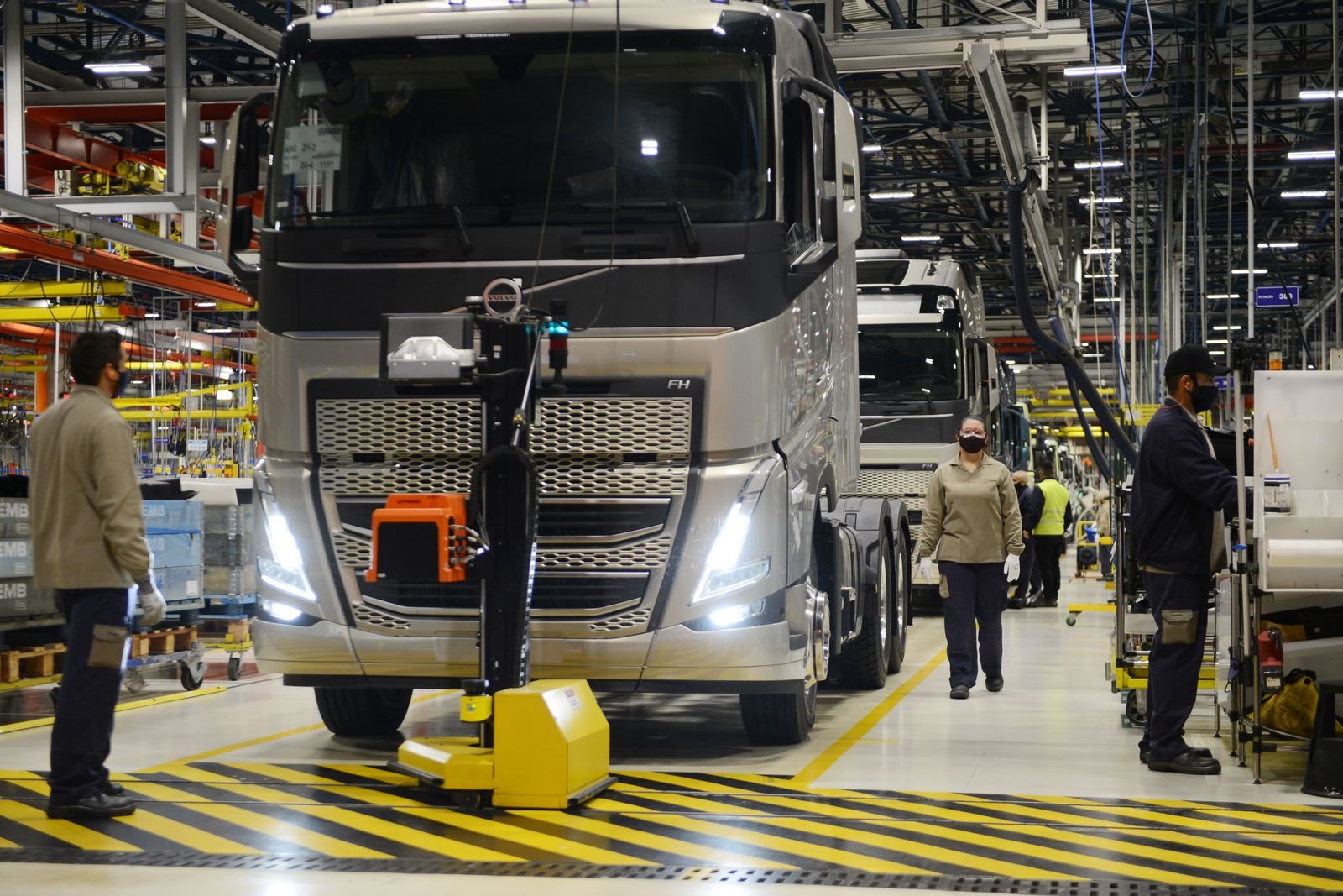 VOLVO INICIA PRODUÇÃO EM SÉRIE DOS NOVOS CAMINHÕES FH, FM E FMX NO BRASIL, foto 2