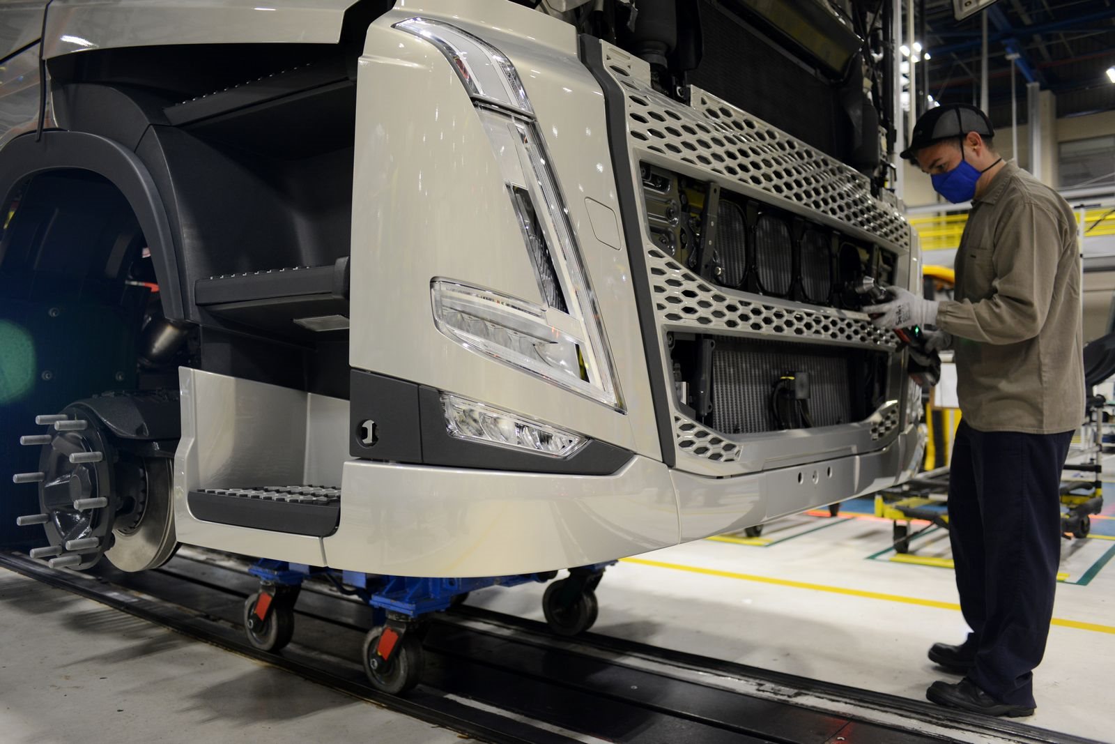 VOLVO INICIA PRODUÇÃO EM SÉRIE DOS NOVOS CAMINHÕES FH, FM E FMX NO BRASIL, foto 3