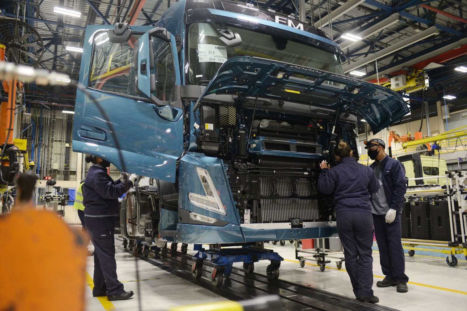 VOLVO INICIA PRODUÇÃO EM SÉRIE DOS NOVOS CAMINHÕES FH, FM E FMX NO BRASIL, foto 4