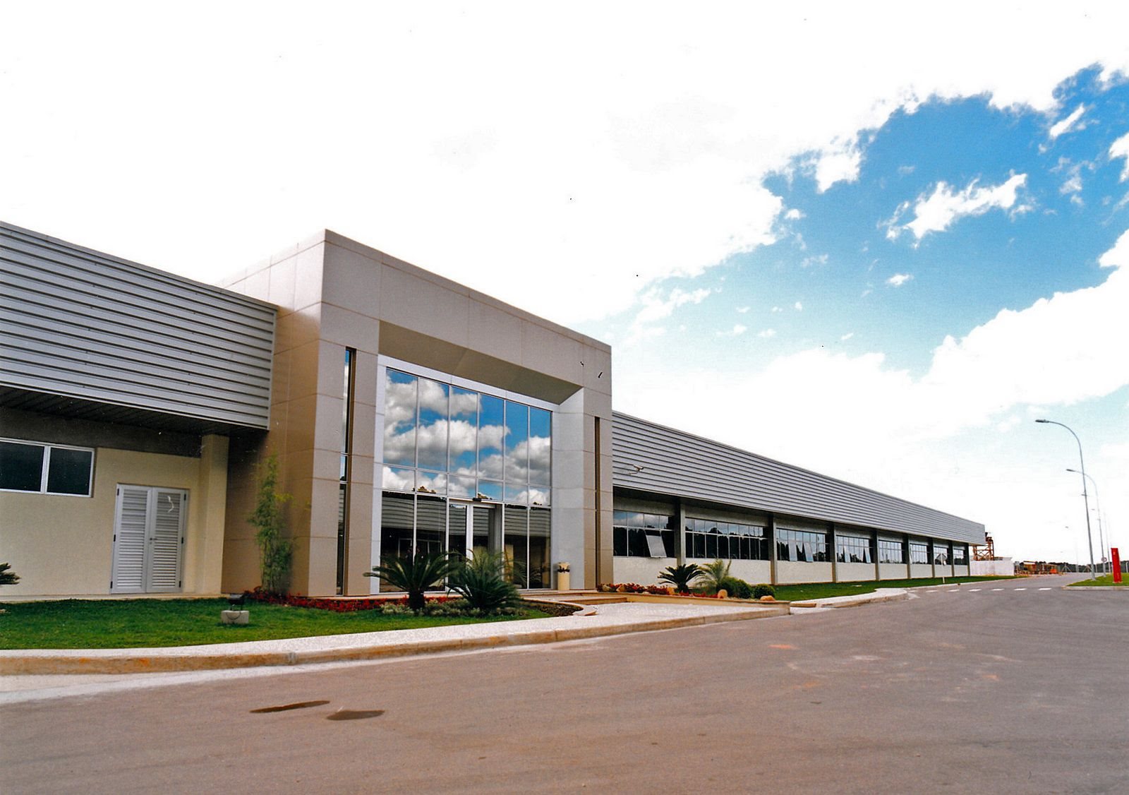 FÁBRICA DE UTILITÁRIOS DA RENAULT CHEGA AOS 20 ANOS DE PRODUÇÃO COM ÓTIMOS MOTIVOS PARA COMEMORAR, foto 1