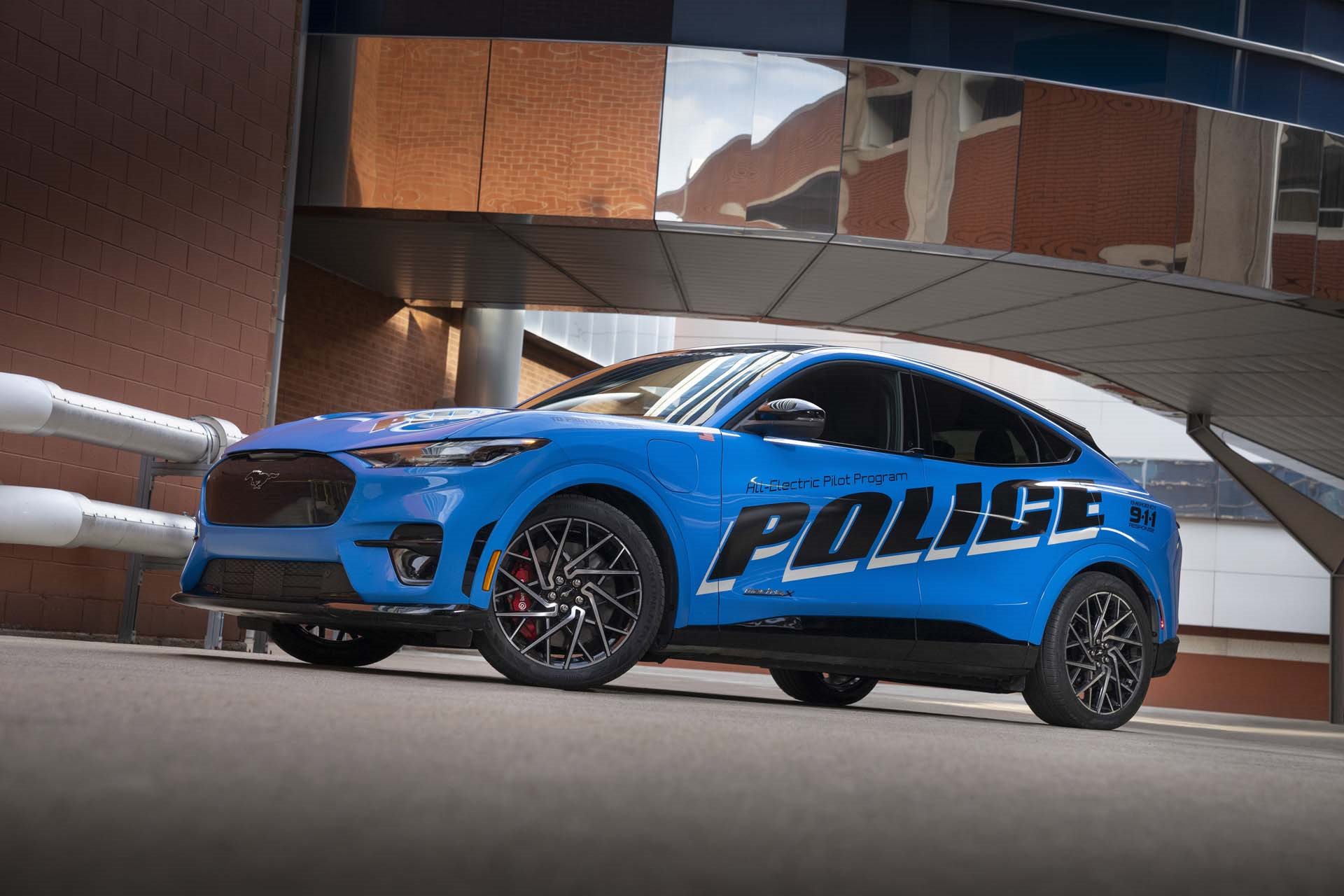 FORD MUSTANG MACH-E ENTRA PARA O DEPARTAMENTO DE POLÍCIA DE NEW YORK, foto 3