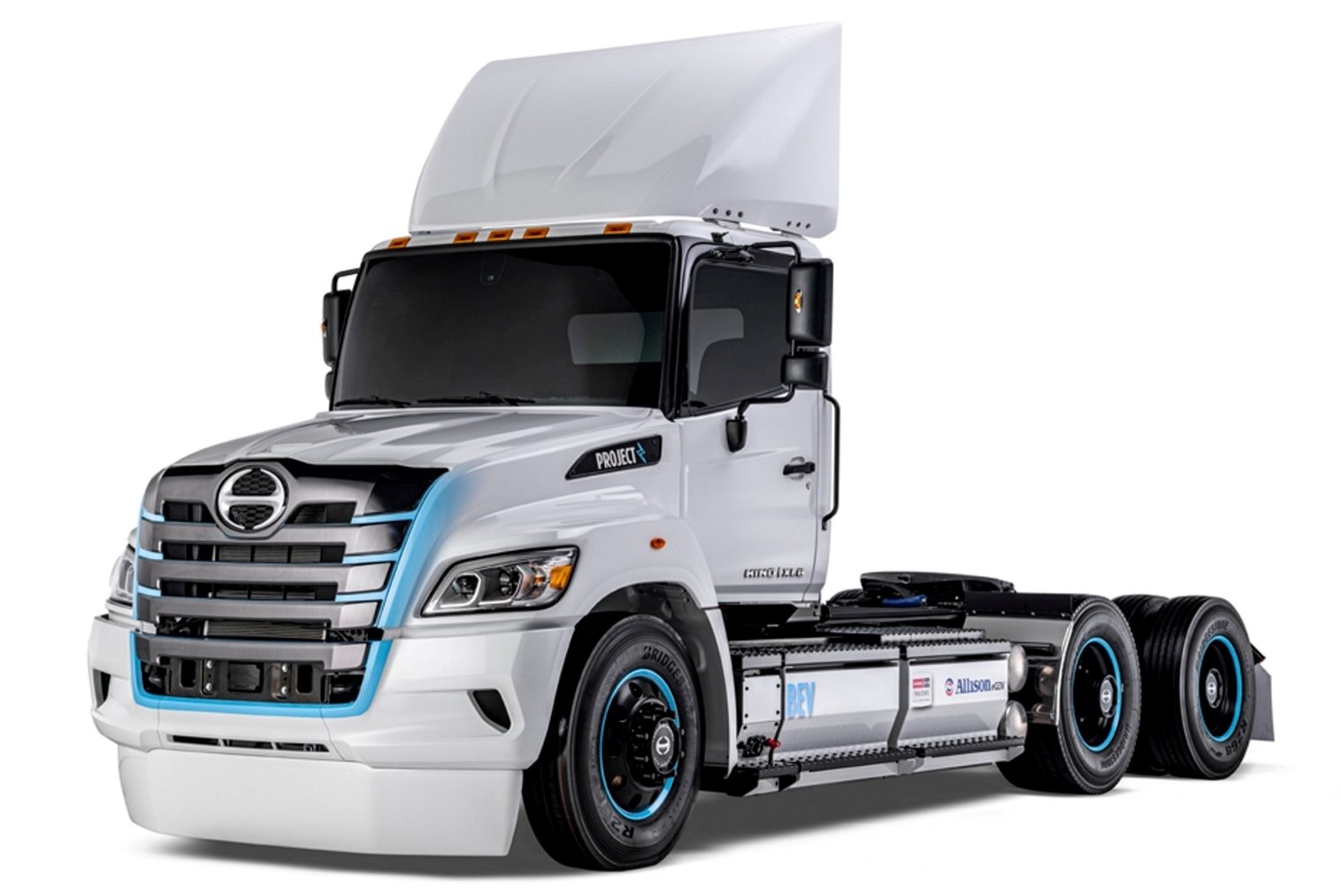 ALLISON E HINO TRUCKS FAZEM PARCERIA NAS CLASSES 6, 7 E 8 DE CAMINHÕES BEV PARA PRODUÇÃO EM 2023, foto 1
