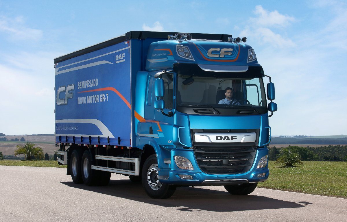 DAF LANÇA CAMINHÃO CF SEMIPESADO COM MOTOR PACCAR GR-7 DE 6.7 LITROS, foto 1