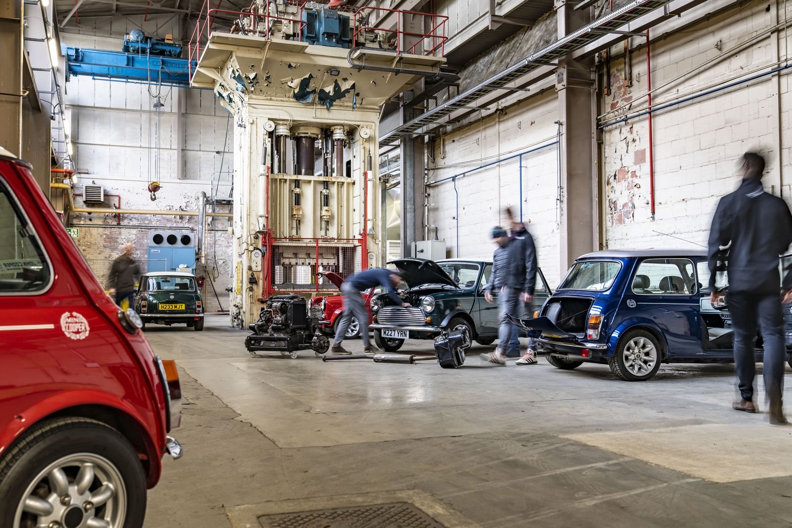 MODERNIZANDO O PASSADO: MINI ELETRIFICA MODELOS CLÁSSICOS NA FÁBRICA DE OXFORD, foto 3