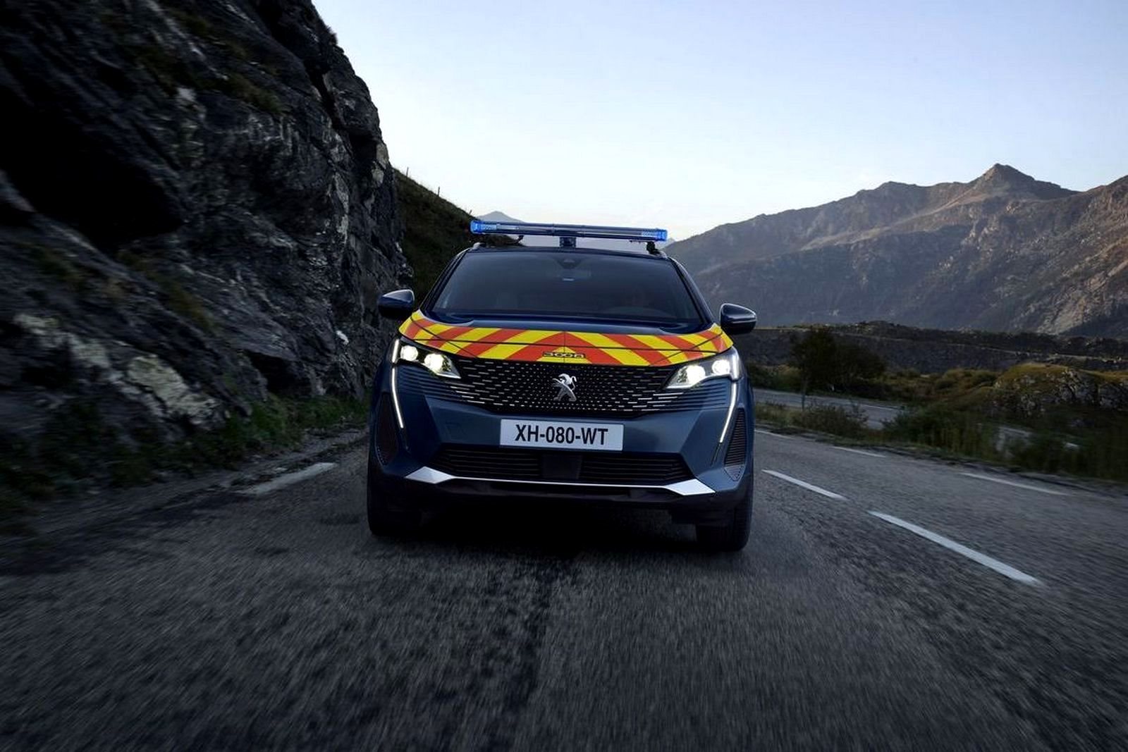 GENDARMERIE NATIONALE FRANCESA ELETRIFICA A SUA FROTA COM O PEUGEOT 3008 HYBRID 225, foto 2