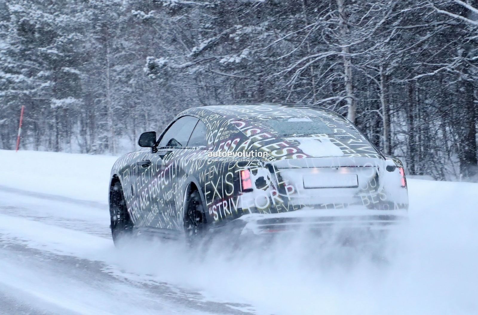 NOVO ROLLS-ROYCE SPECTRE TESTA SUA AUTONOMIA NO FRIO DO NORTE DA EUROPA, foto 14