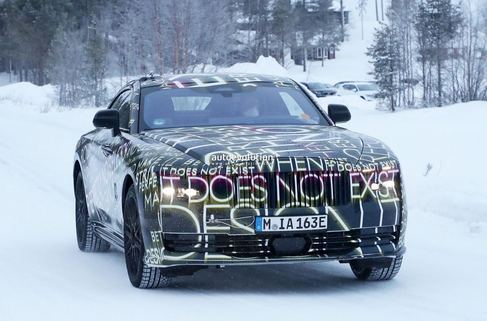 NOVO ROLLS-ROYCE SPECTRE TESTA SUA AUTONOMIA NO FRIO DO NORTE DA EUROPA, foto 17