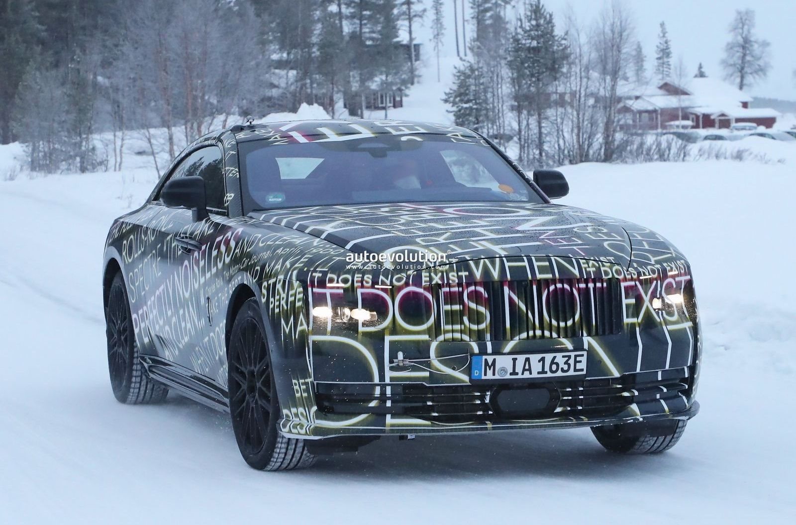 NOVO ROLLS-ROYCE SPECTRE TESTA SUA AUTONOMIA NO FRIO DO NORTE DA EUROPA, foto 18