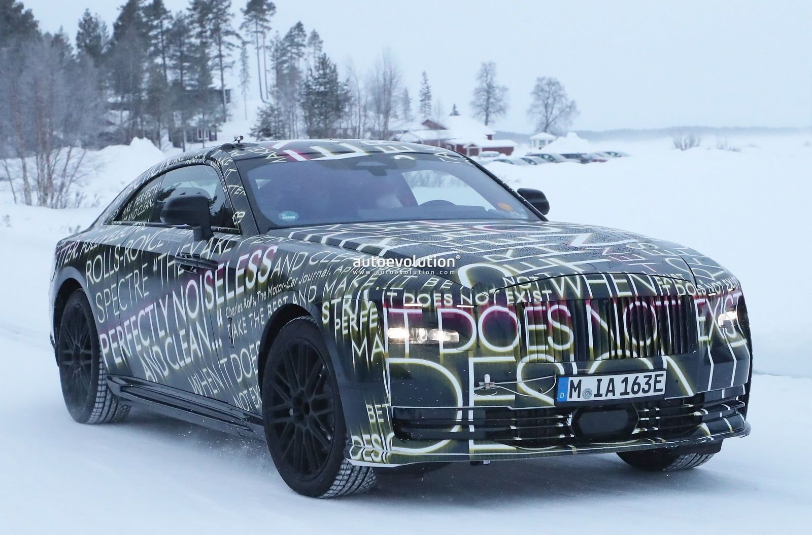NOVO ROLLS-ROYCE SPECTRE TESTA SUA AUTONOMIA NO FRIO DO NORTE DA EUROPA, foto 19