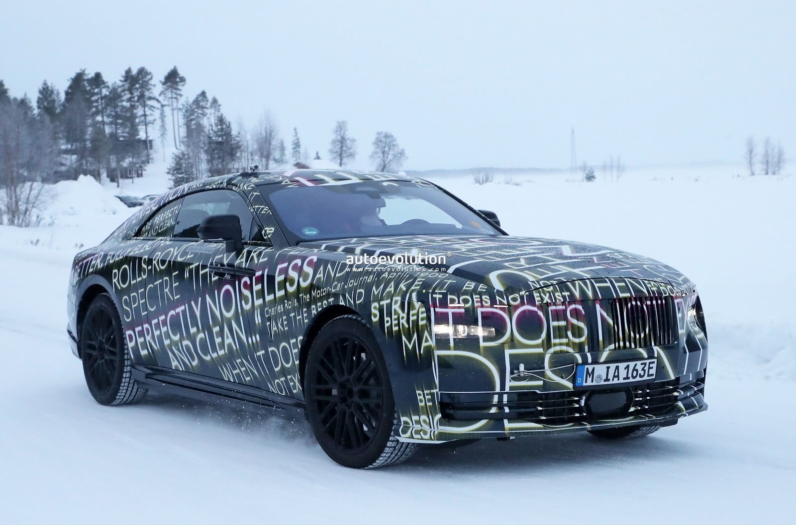 NOVO ROLLS-ROYCE SPECTRE TESTA SUA AUTONOMIA NO FRIO DO NORTE DA EUROPA, foto 20