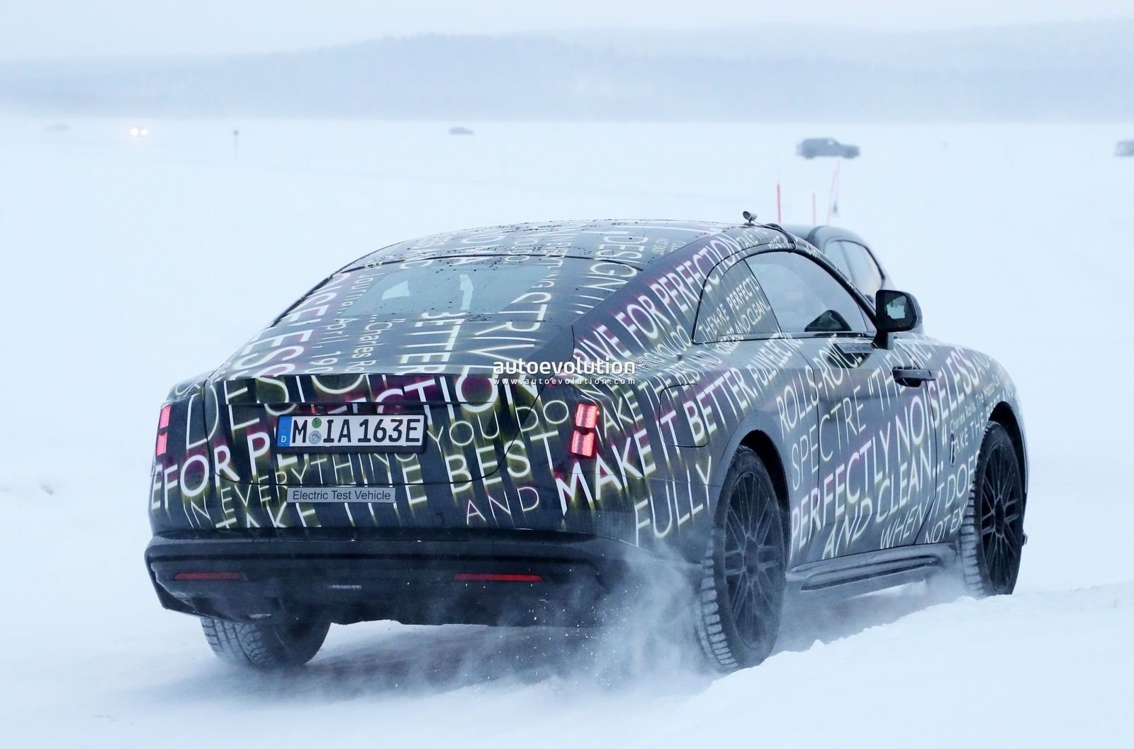 NOVO ROLLS-ROYCE SPECTRE TESTA SUA AUTONOMIA NO FRIO DO NORTE DA EUROPA, foto 28