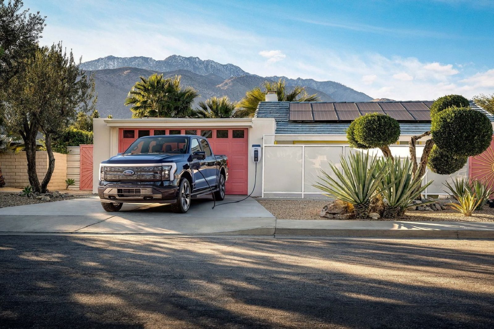 FORD F-150 LIGHTNING: A PRIMEIRA PICK-UP CAPAZ DE ALIMENTAR COM ENERGIA UMA CASA, foto 2
