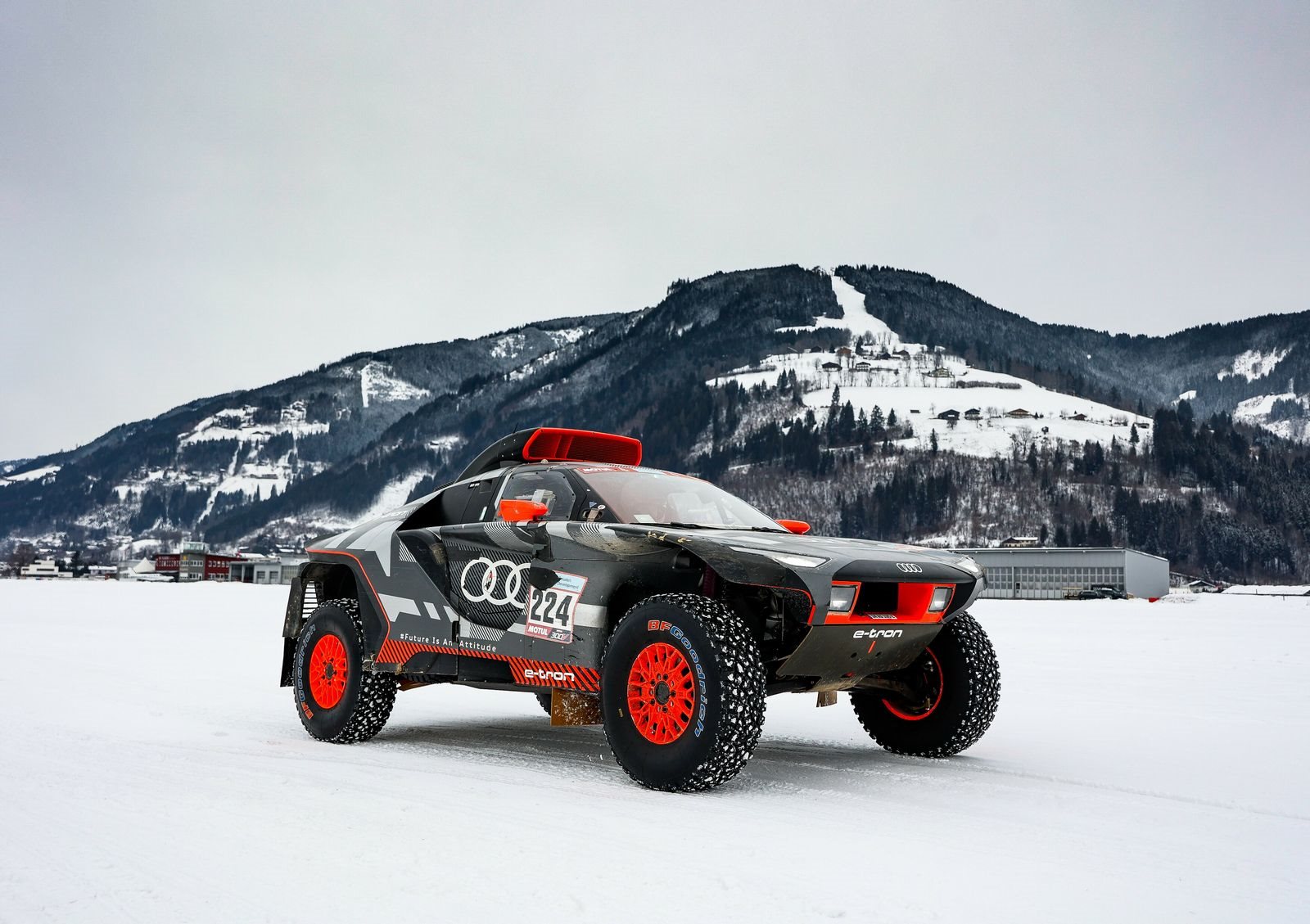 KEN BLOCK ASSUME O COMANDO DO AUDI RS Q E-TRON, foto 2