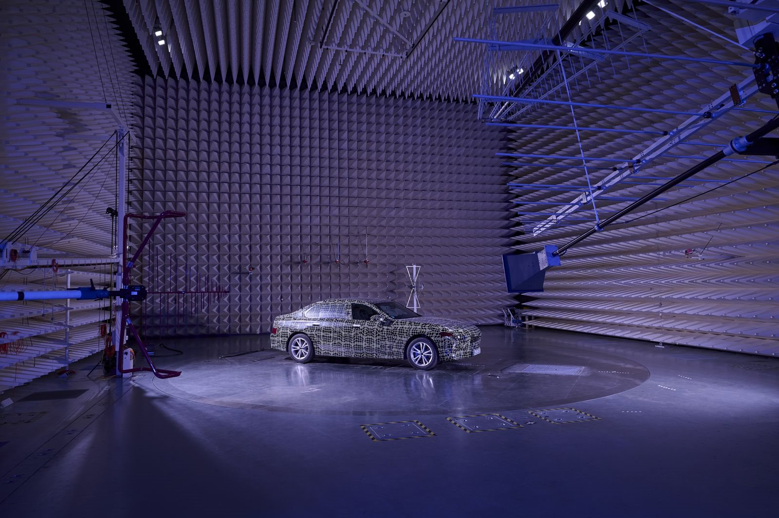 BMW i7 2022 VOLTA A APARECER EM UM NOVO TEASER, foto 23