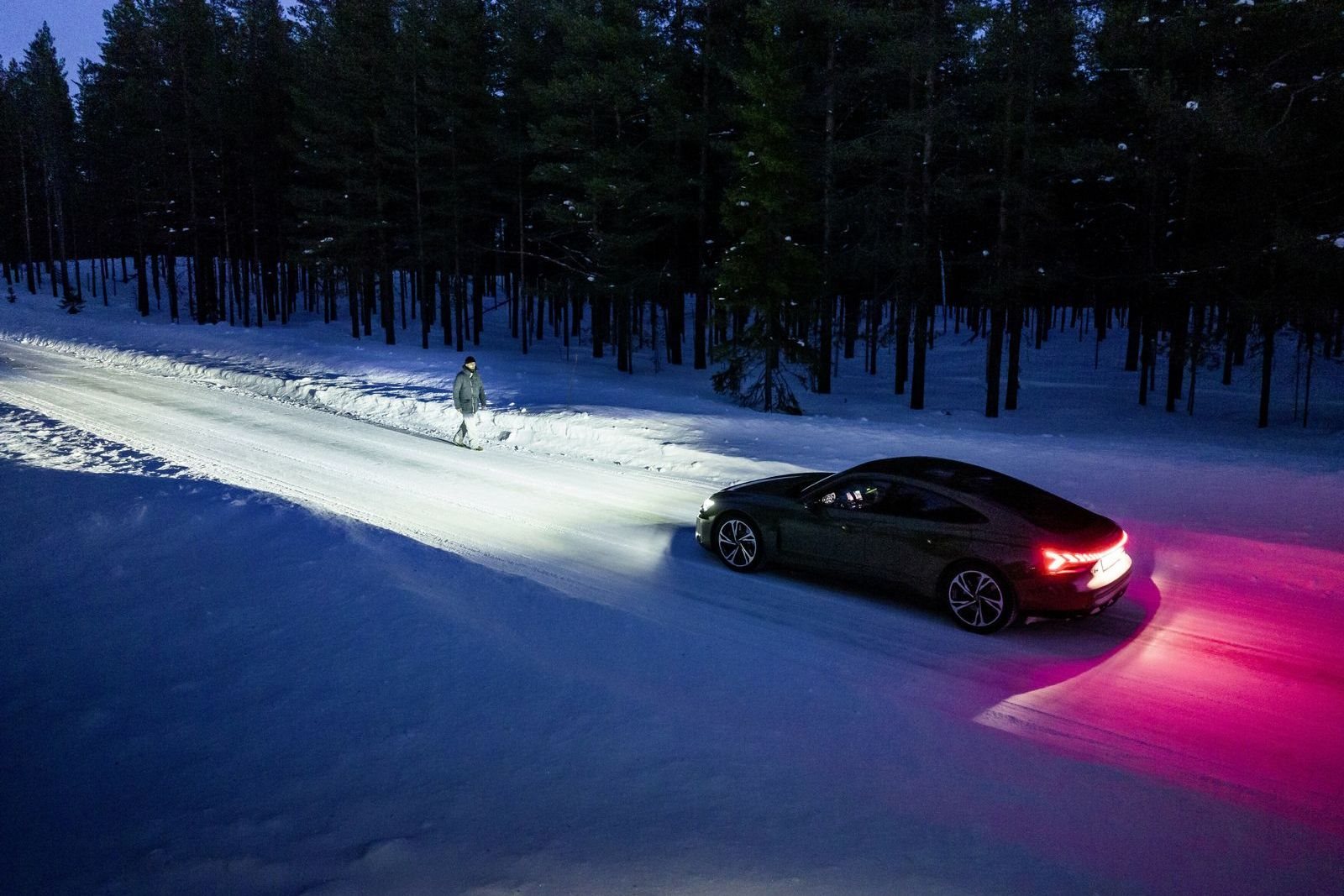 OS SISTEMAS DE ILUMINAÇÃO NO AUDI E-TRON GT, foto 7