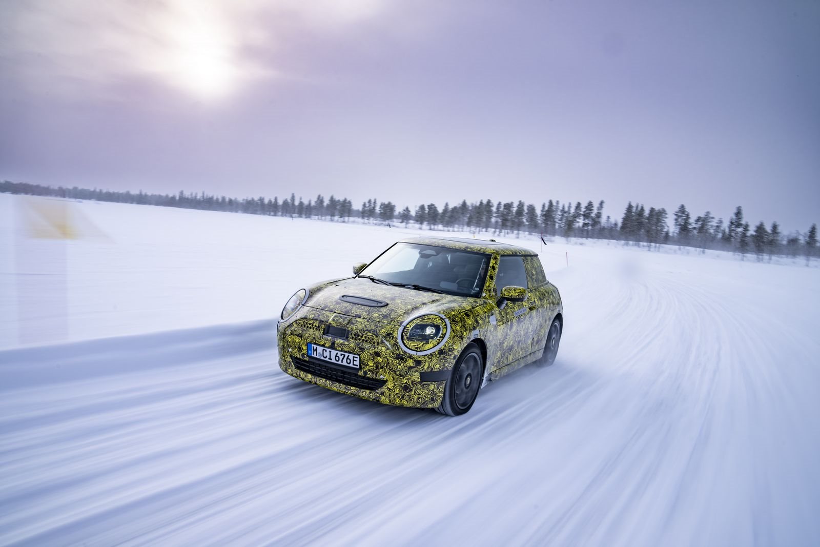 TOTALMENTE ELÉTRICO E REPLETO DE DIVERSÃO AO VOLANTE: O FUTURO MINI 3 PORTAS NA NEVE E NO GELO, foto 1