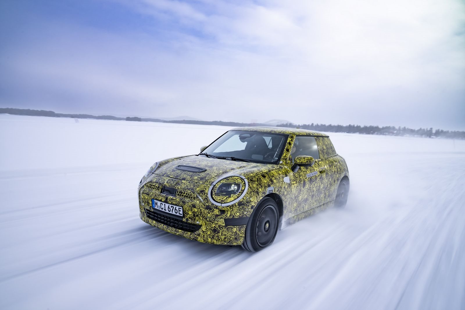 TOTALMENTE ELÉTRICO E REPLETO DE DIVERSÃO AO VOLANTE: O FUTURO MINI 3 PORTAS NA NEVE E NO GELO, foto 2