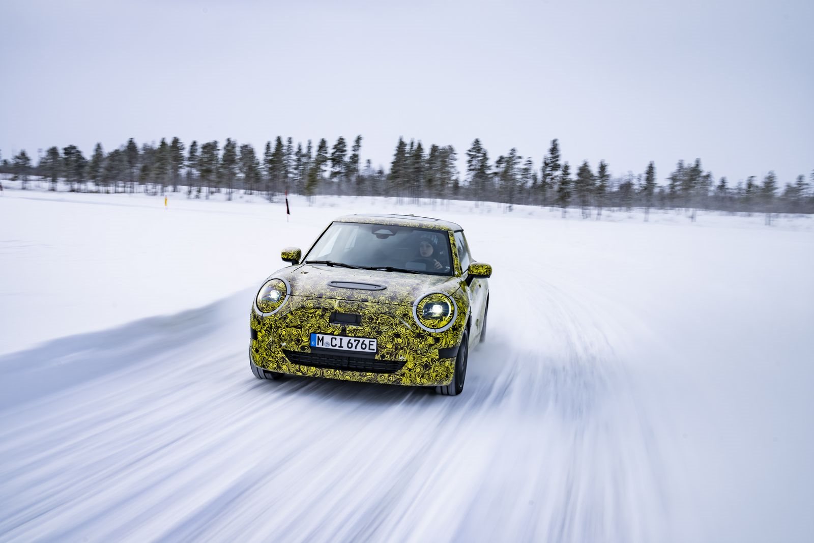 TOTALMENTE ELÉTRICO E REPLETO DE DIVERSÃO AO VOLANTE: O FUTURO MINI 3 PORTAS NA NEVE E NO GELO, foto 3