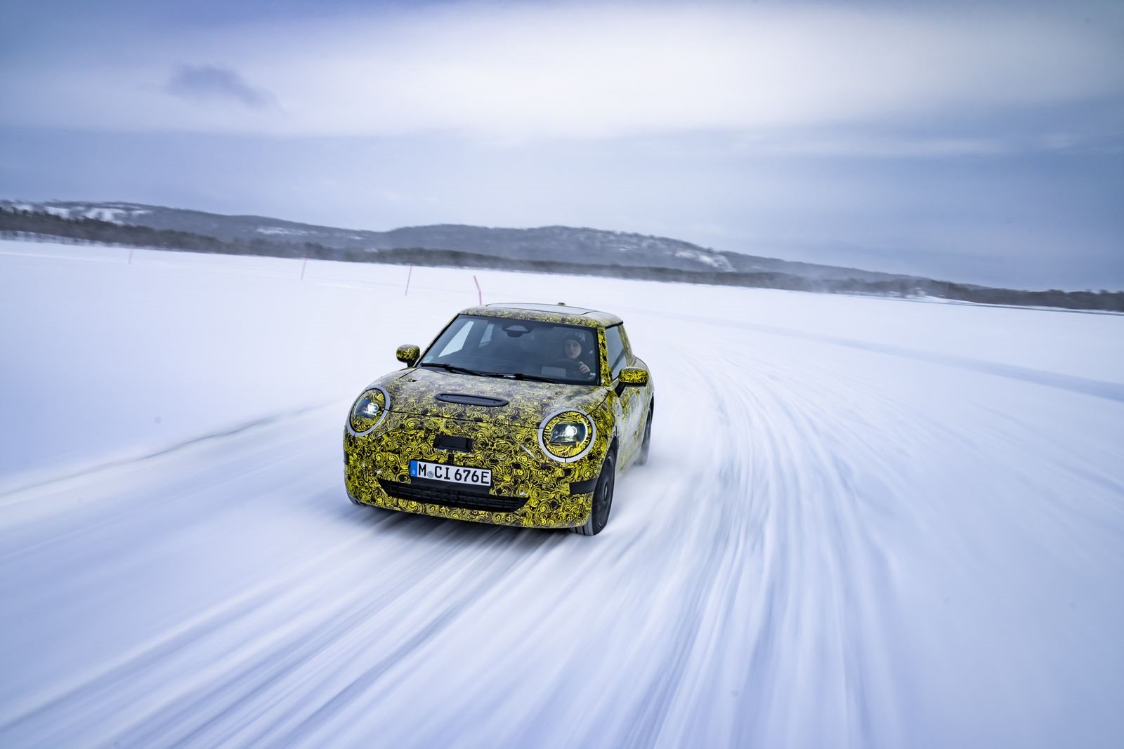 TOTALMENTE ELÉTRICO E REPLETO DE DIVERSÃO AO VOLANTE: O FUTURO MINI 3 PORTAS NA NEVE E NO GELO, foto 4