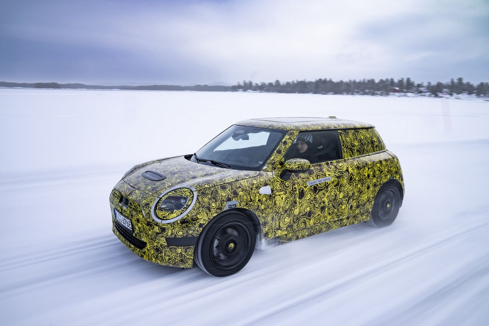 TOTALMENTE ELÉTRICO E REPLETO DE DIVERSÃO AO VOLANTE: O FUTURO MINI 3 PORTAS NA NEVE E NO GELO, foto 5