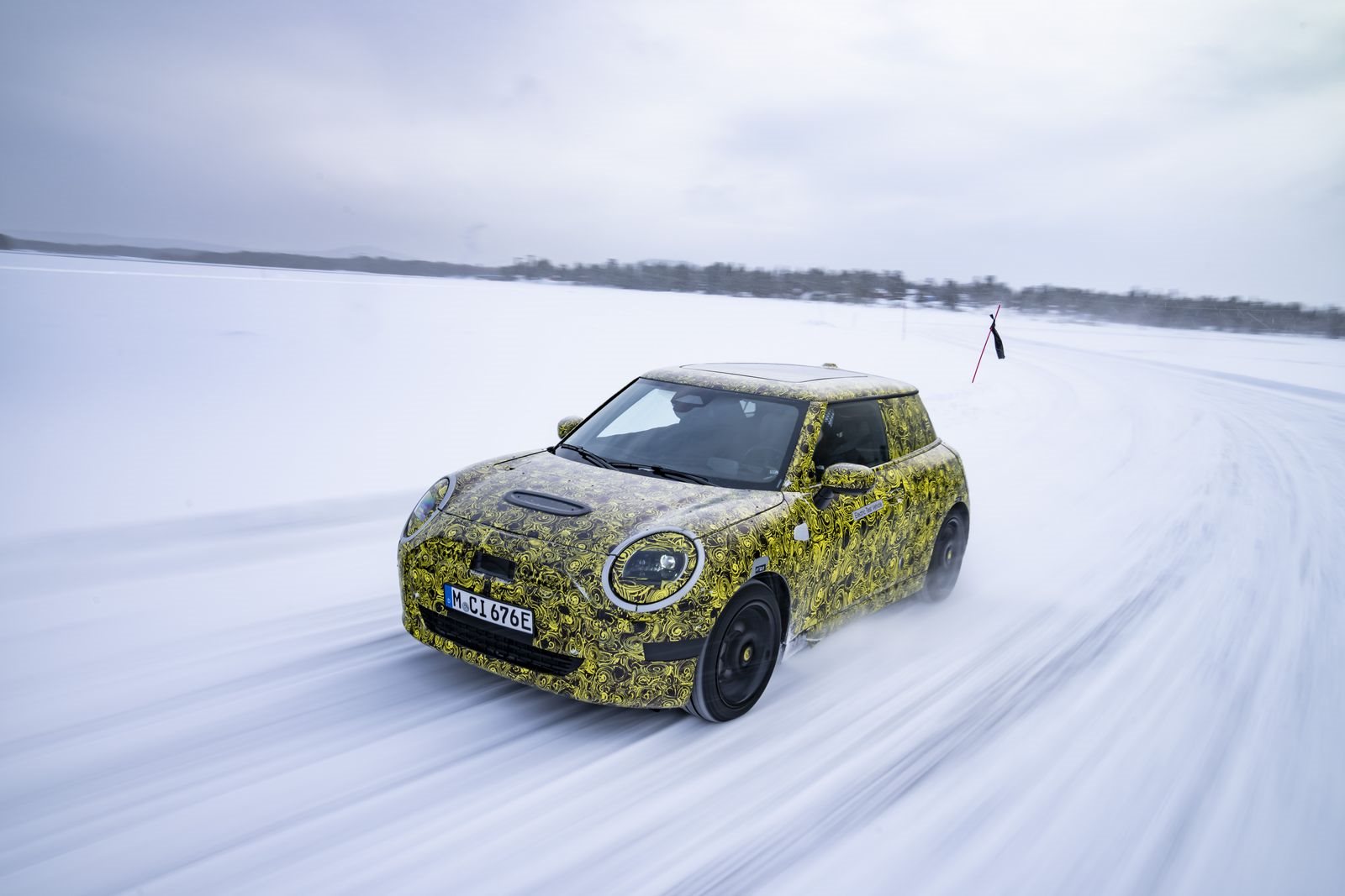 TOTALMENTE ELÉTRICO E REPLETO DE DIVERSÃO AO VOLANTE: O FUTURO MINI 3 PORTAS NA NEVE E NO GELO, foto 6