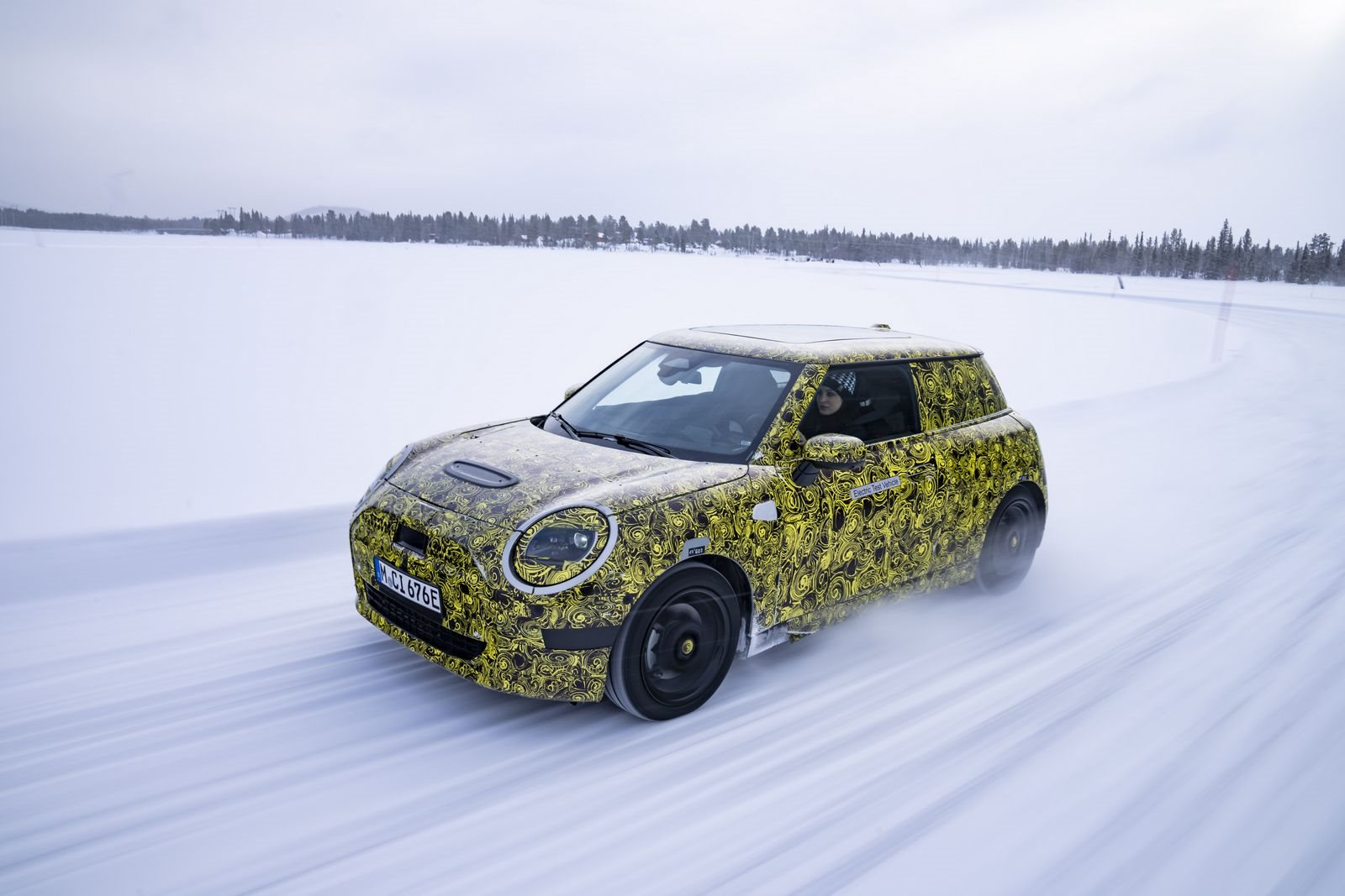TOTALMENTE ELÉTRICO E REPLETO DE DIVERSÃO AO VOLANTE: O FUTURO MINI 3 PORTAS NA NEVE E NO GELO, foto 7