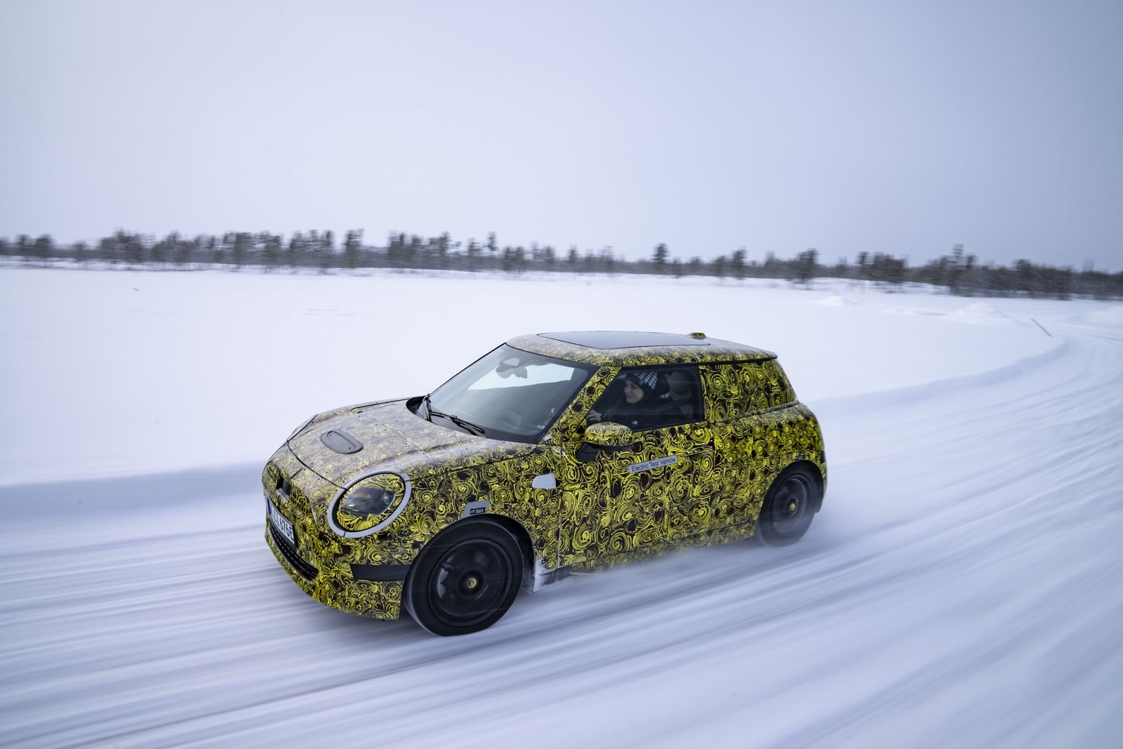 TOTALMENTE ELÉTRICO E REPLETO DE DIVERSÃO AO VOLANTE: O FUTURO MINI 3 PORTAS NA NEVE E NO GELO, foto 9