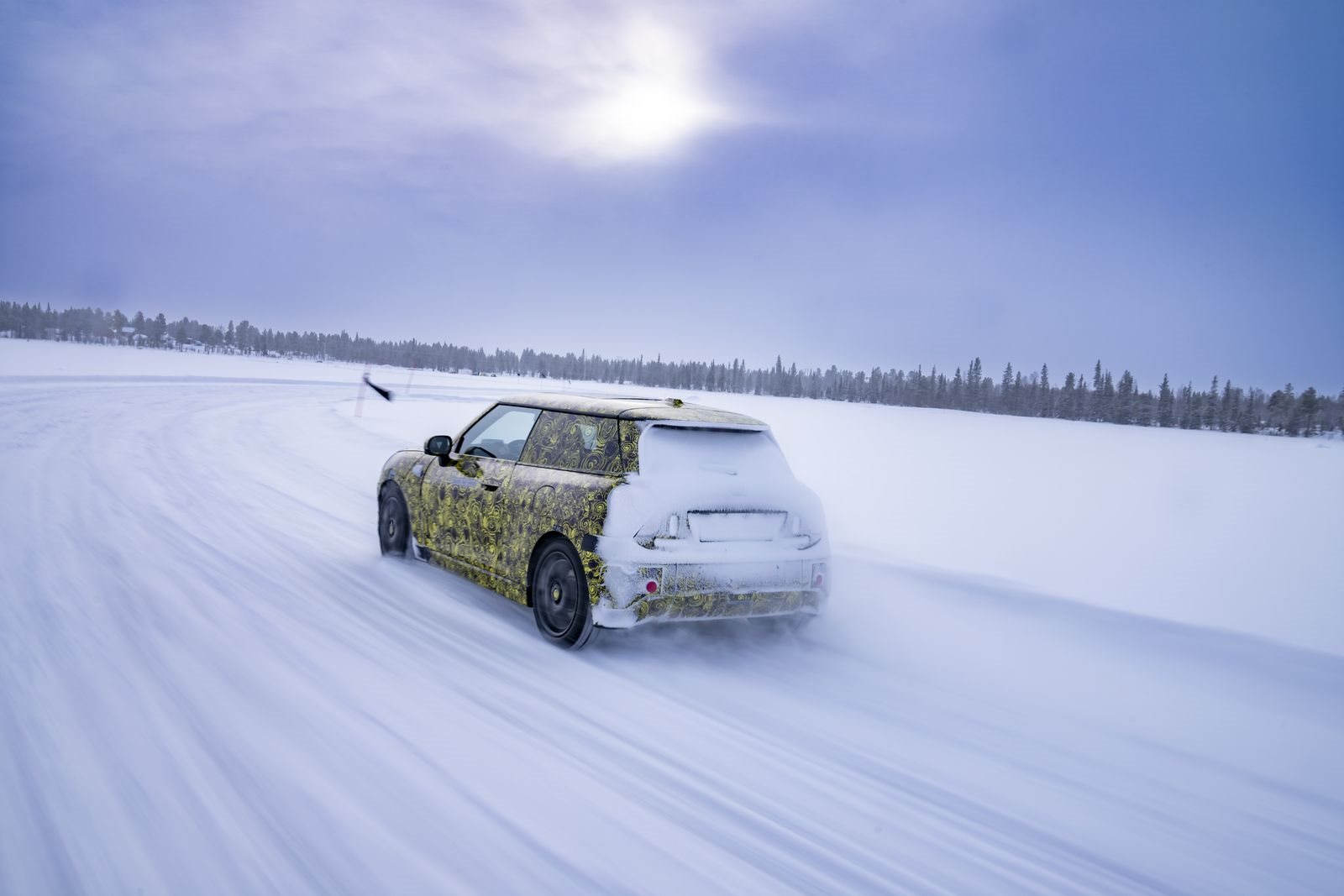 TOTALMENTE ELÉTRICO E REPLETO DE DIVERSÃO AO VOLANTE: O FUTURO MINI 3 PORTAS NA NEVE E NO GELO, foto 16