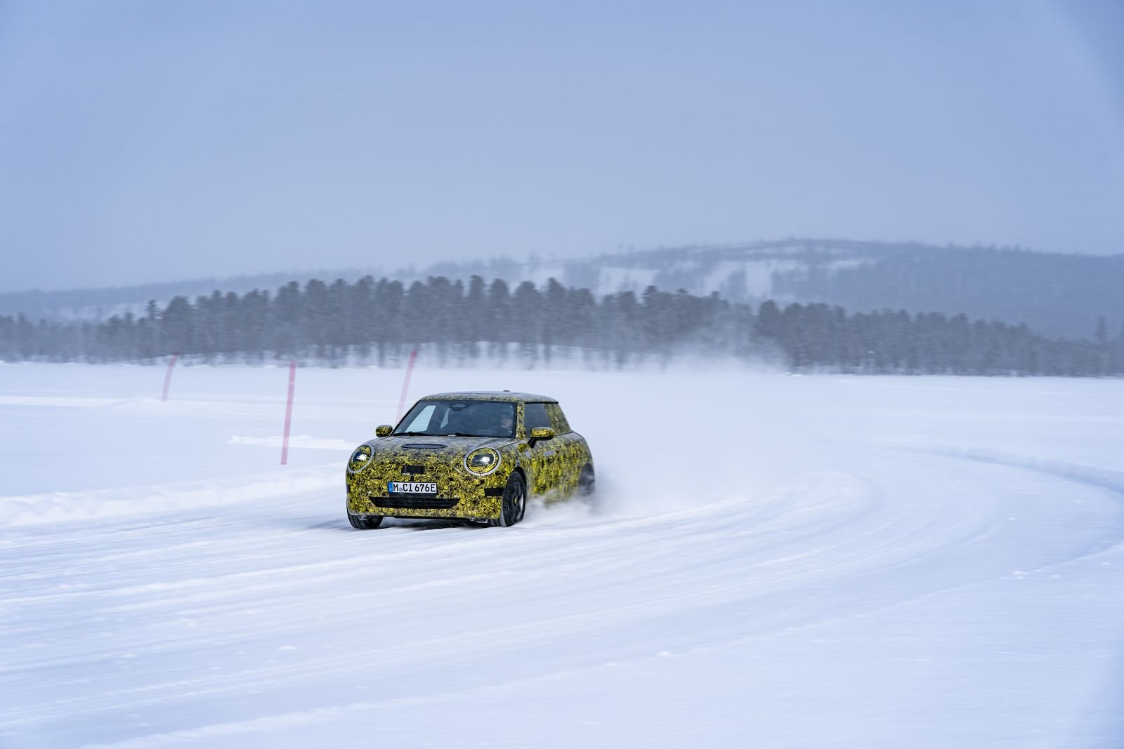 TOTALMENTE ELÉTRICO E REPLETO DE DIVERSÃO AO VOLANTE: O FUTURO MINI 3 PORTAS NA NEVE E NO GELO, foto 19