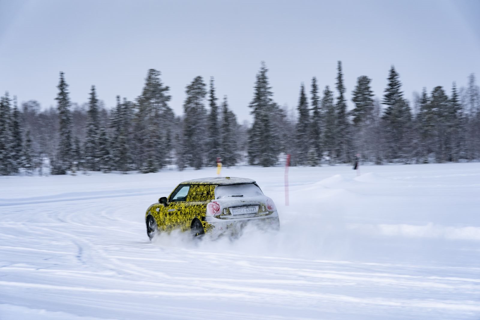TOTALMENTE ELÉTRICO E REPLETO DE DIVERSÃO AO VOLANTE: O FUTURO MINI 3 PORTAS NA NEVE E NO GELO, foto 22