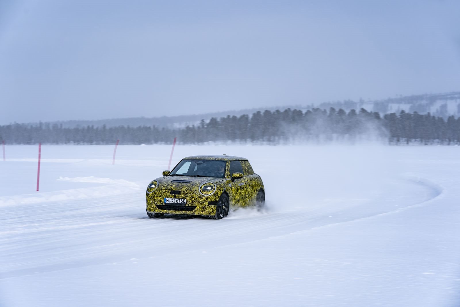TOTALMENTE ELÉTRICO E REPLETO DE DIVERSÃO AO VOLANTE: O FUTURO MINI 3 PORTAS NA NEVE E NO GELO, foto 23