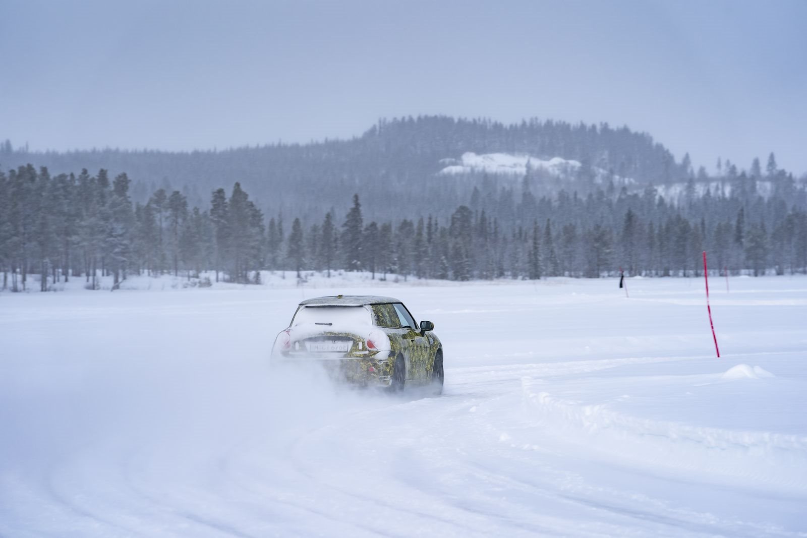 TOTALMENTE ELÉTRICO E REPLETO DE DIVERSÃO AO VOLANTE: O FUTURO MINI 3 PORTAS NA NEVE E NO GELO, foto 26