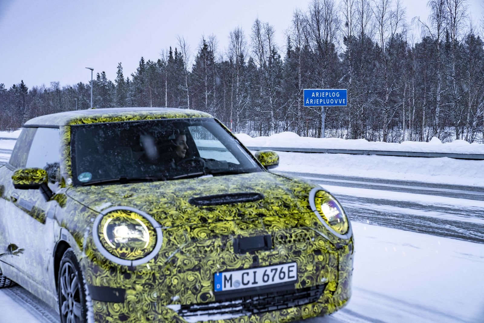 TOTALMENTE ELÉTRICO E REPLETO DE DIVERSÃO AO VOLANTE: O FUTURO MINI 3 PORTAS NA NEVE E NO GELO, foto 35
