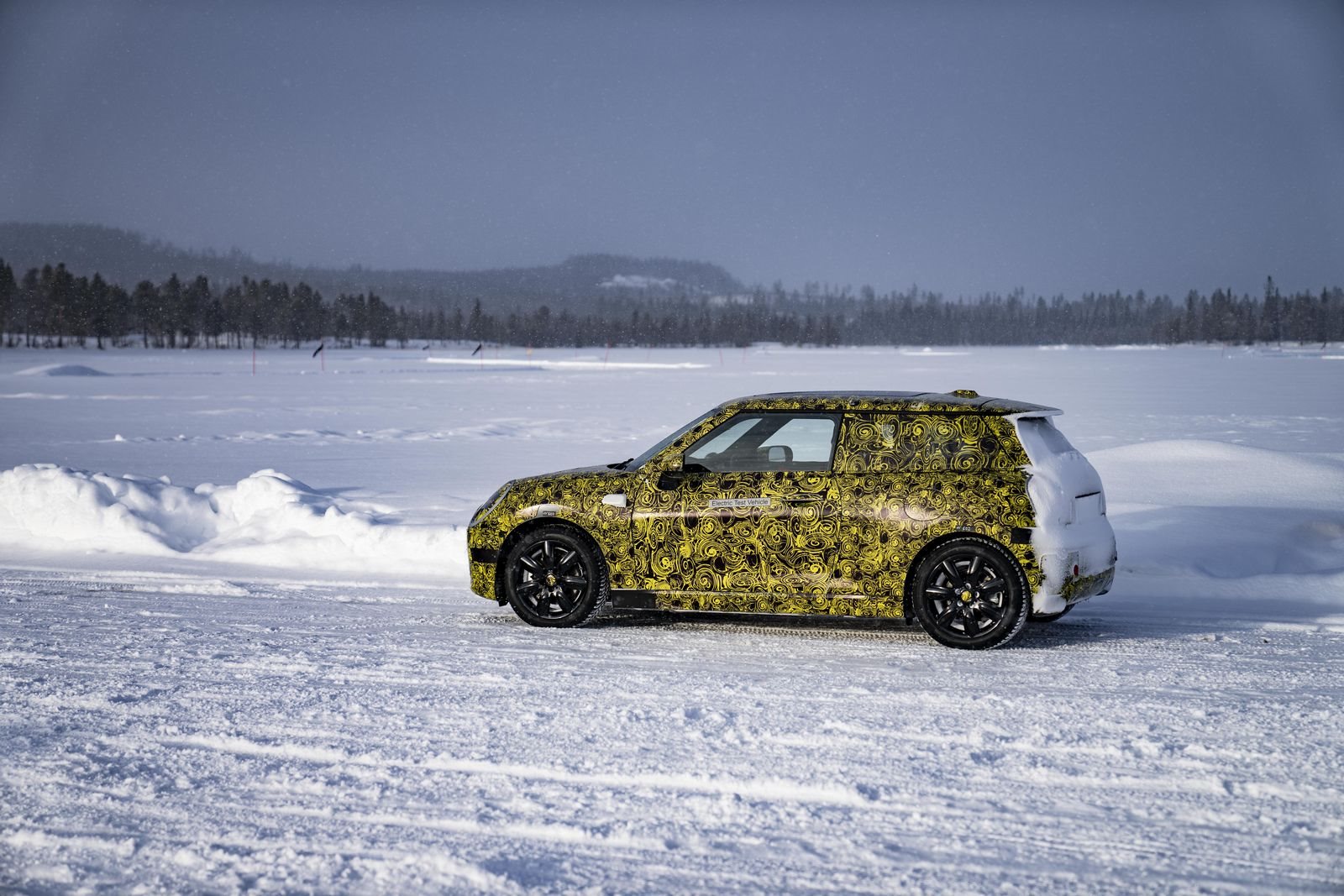 TOTALMENTE ELÉTRICO E REPLETO DE DIVERSÃO AO VOLANTE: O FUTURO MINI 3 PORTAS NA NEVE E NO GELO, foto 44