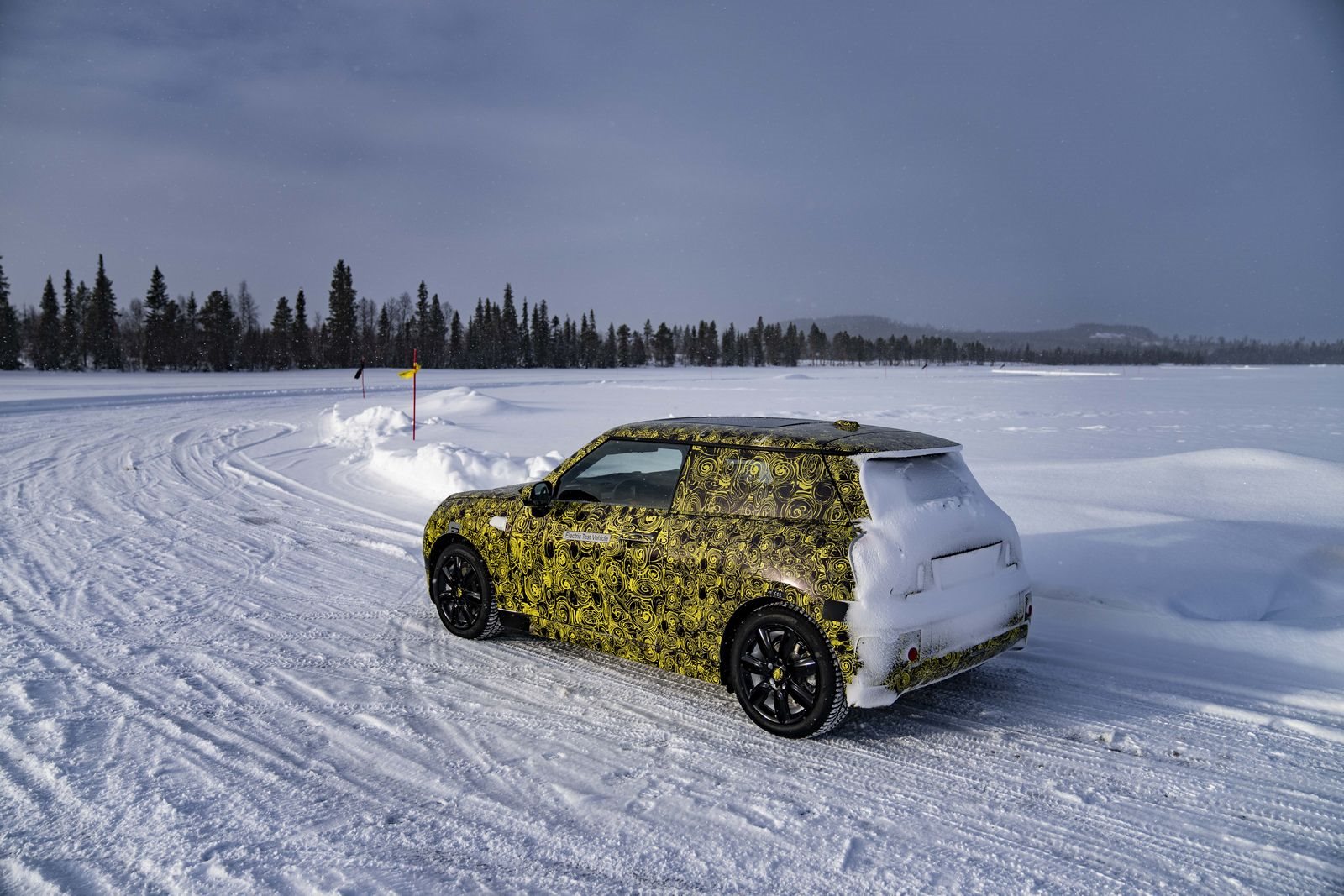 TOTALMENTE ELÉTRICO E REPLETO DE DIVERSÃO AO VOLANTE: O FUTURO MINI 3 PORTAS NA NEVE E NO GELO, foto 45