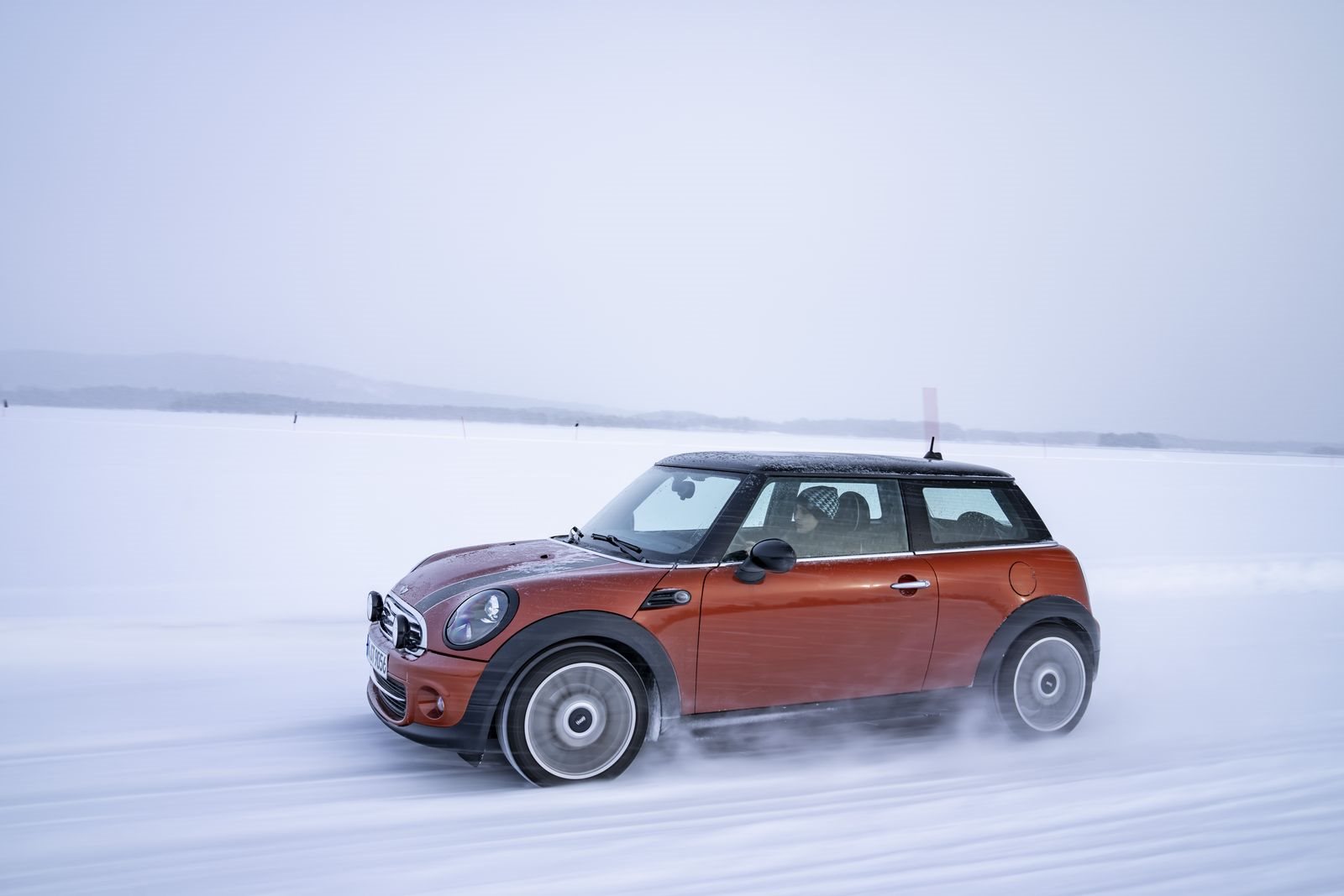 TOTALMENTE ELÉTRICO E REPLETO DE DIVERSÃO AO VOLANTE: O FUTURO MINI 3 PORTAS NA NEVE E NO GELO, foto 89